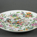 Porcelain plate of Canton XIXth decoration of butterflies and bird
