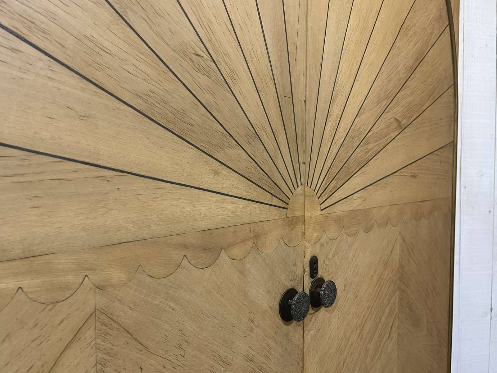 Penderie anglaise art déco en noyer des années 1930