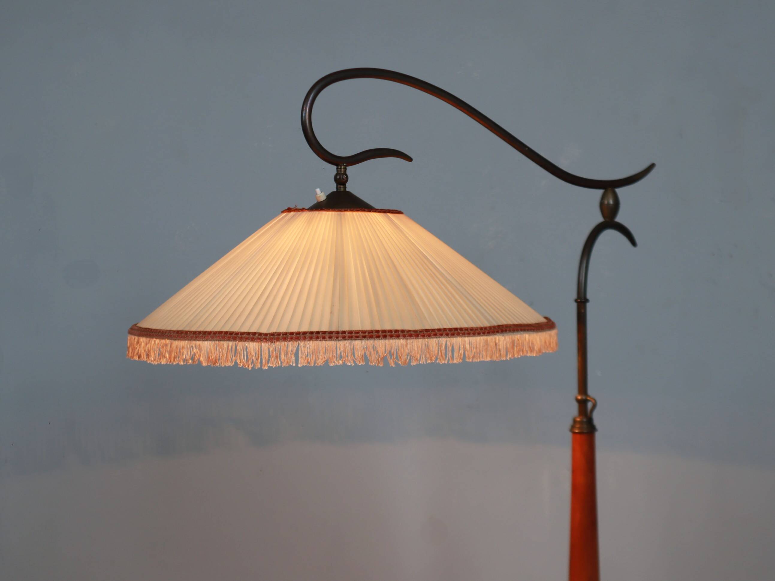 Osvaldo Borsani adjustable floor lamp brass & cherry wood 1950s