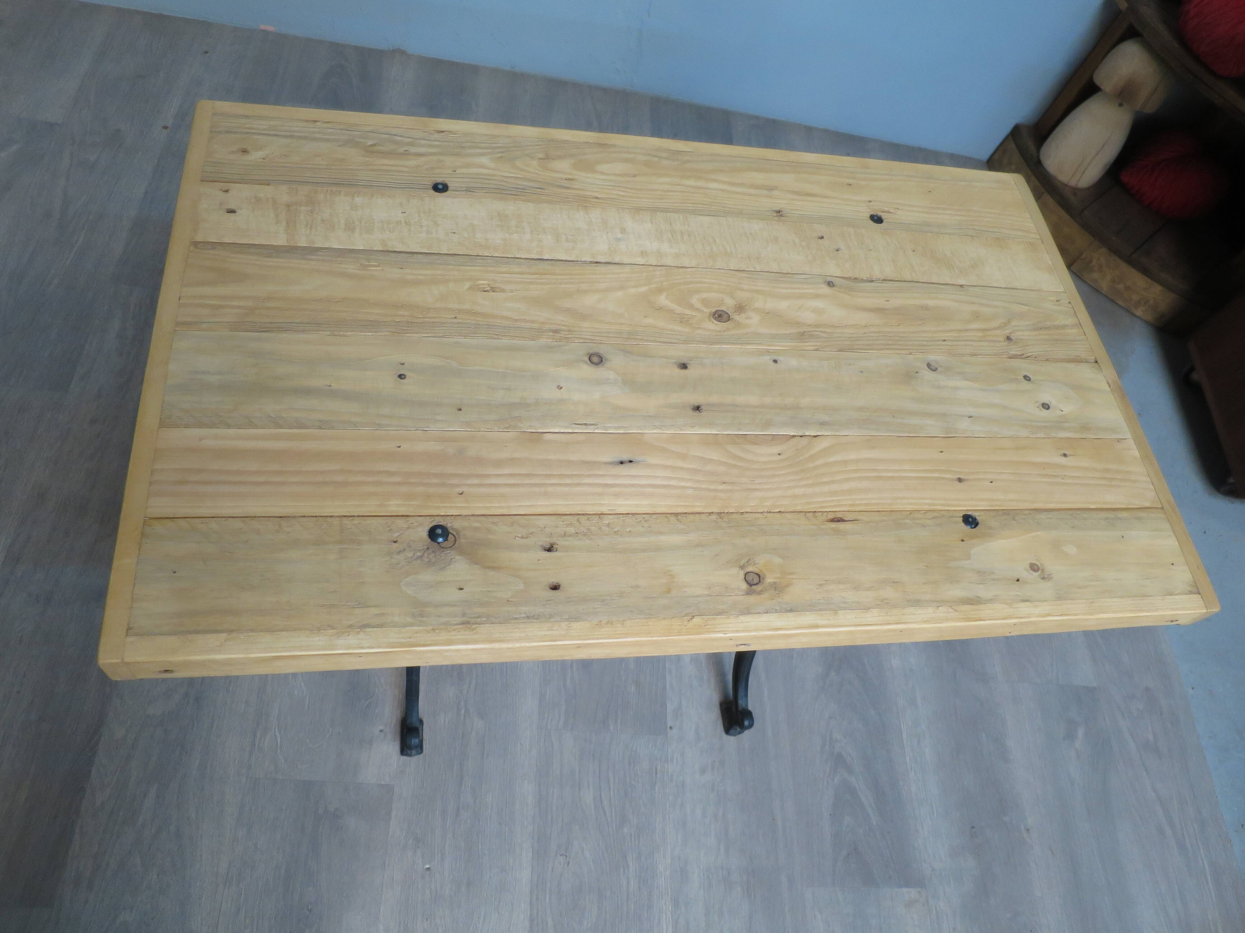 table bistrot piétement métal plateau rustique