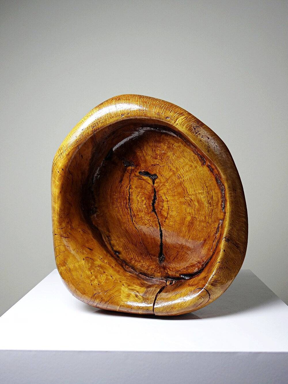 Brutalist vintage olive wood monoxyle catchall from the 50s-60s, handcrafted.