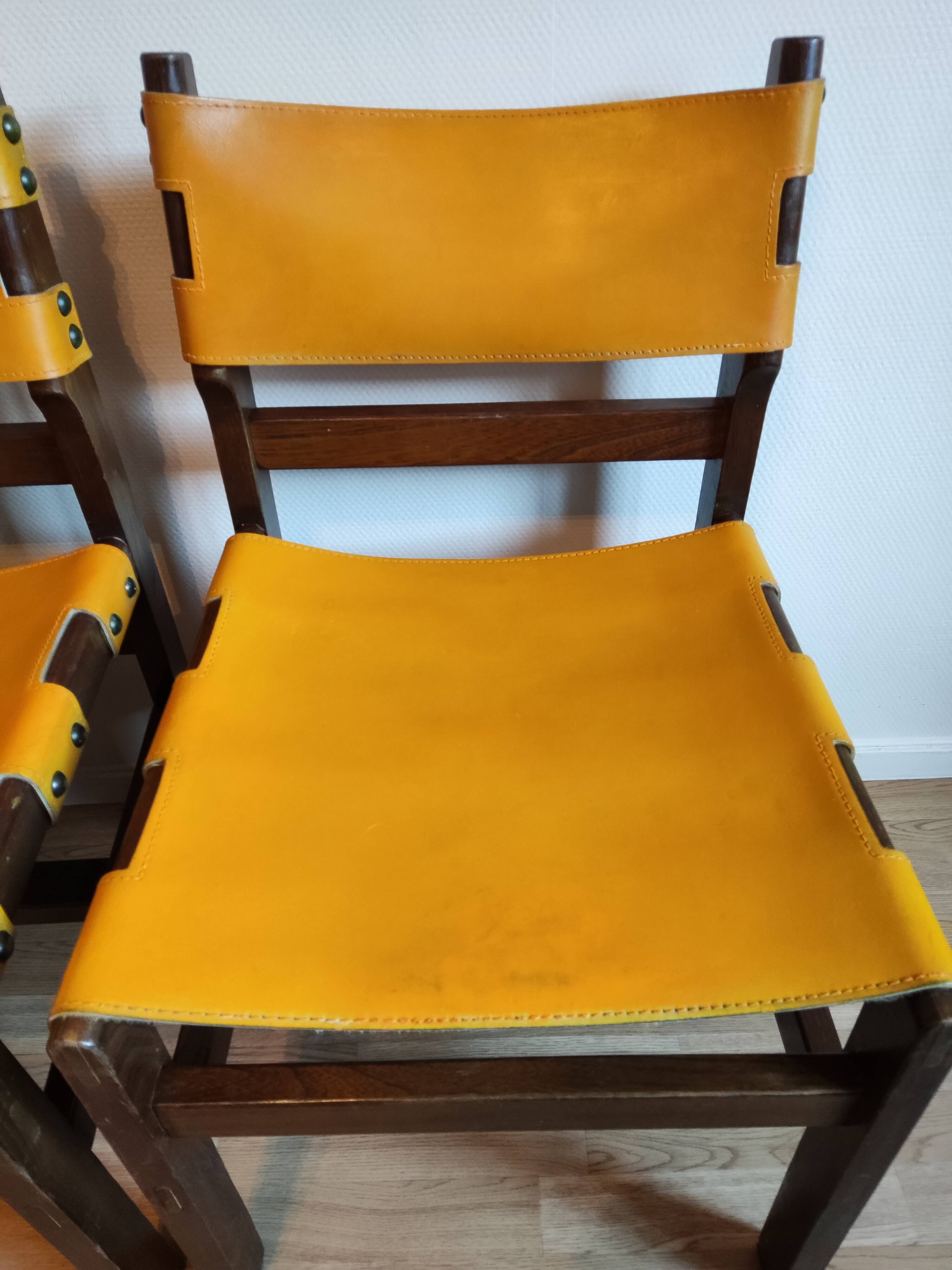 Chaises bois et cuir des années 70