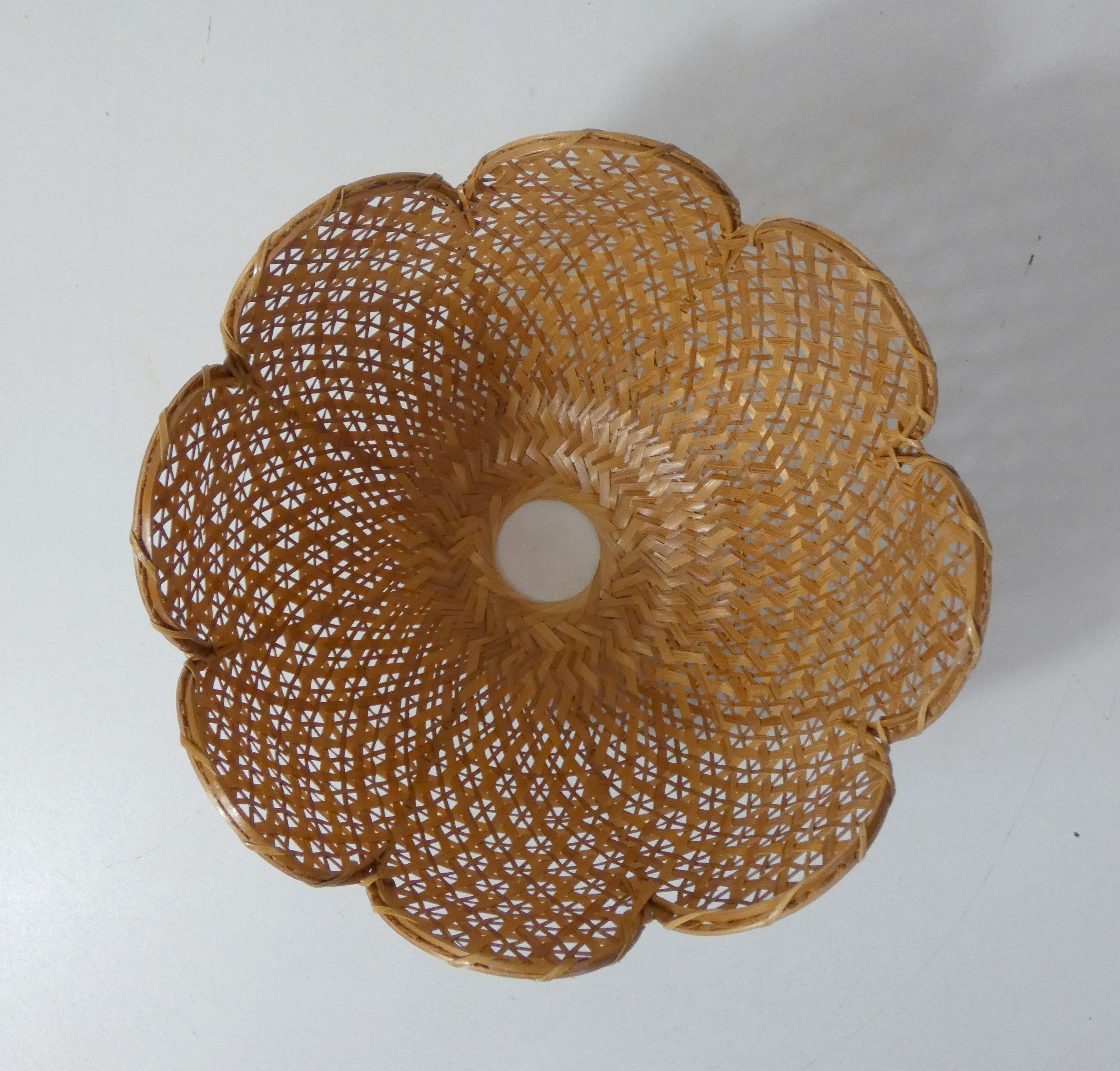 Vintage rattan flower pendant lamp
