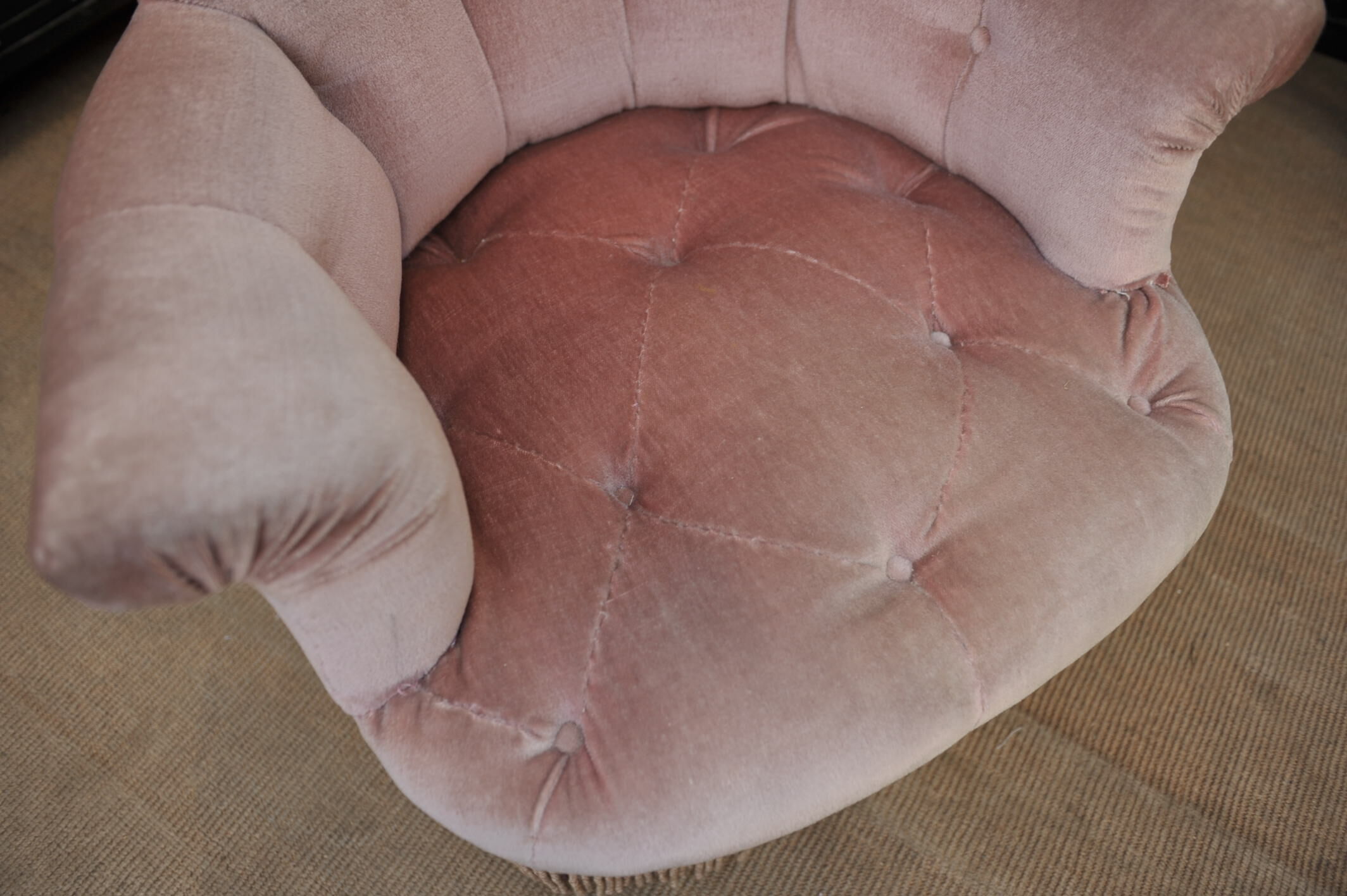 Former Napoleon lll toad chair in pink fabric on wheels