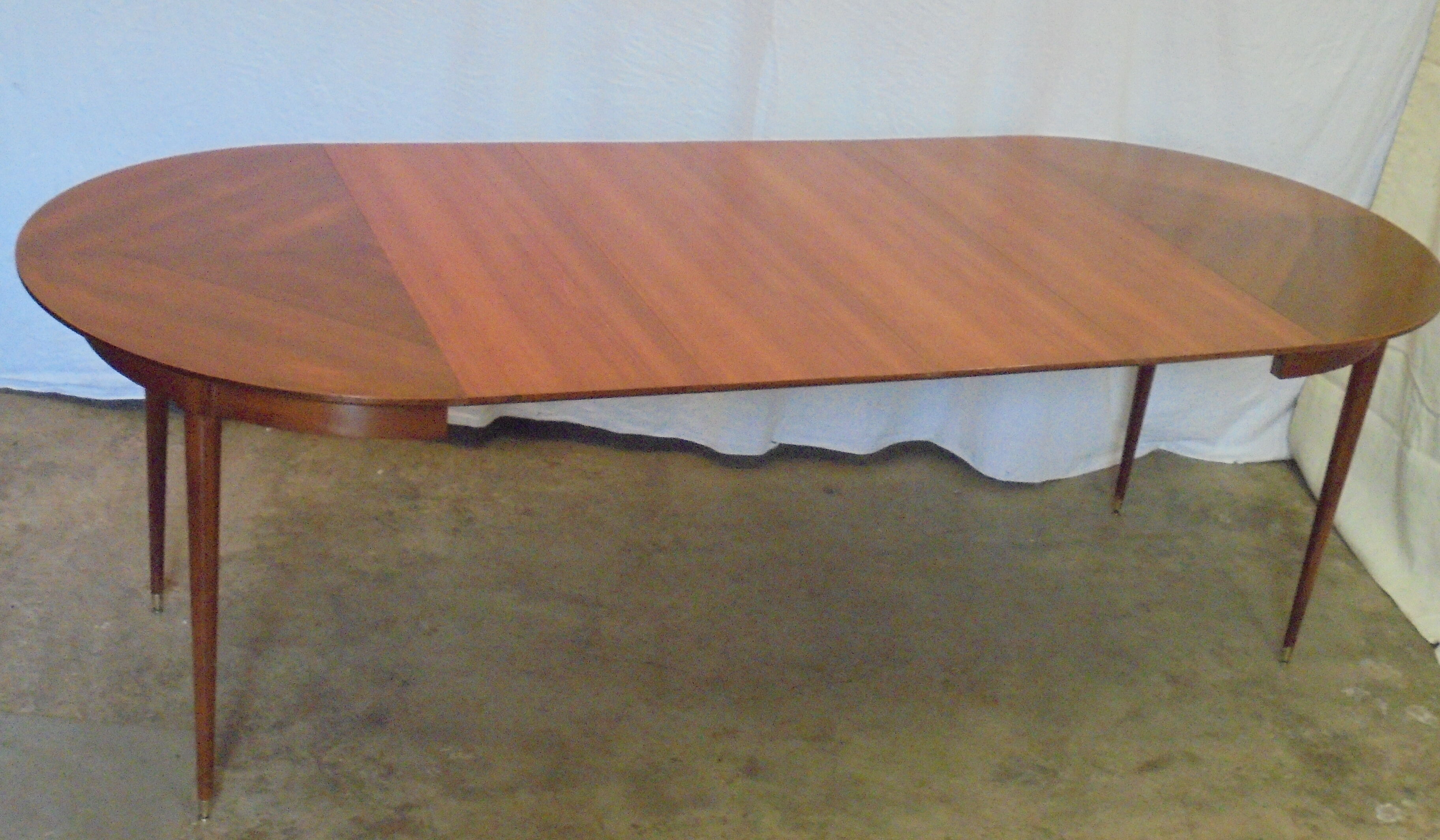 Mahogany round table with 4 extensions from the 1950s