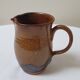 Mugs en grès et un pichet
