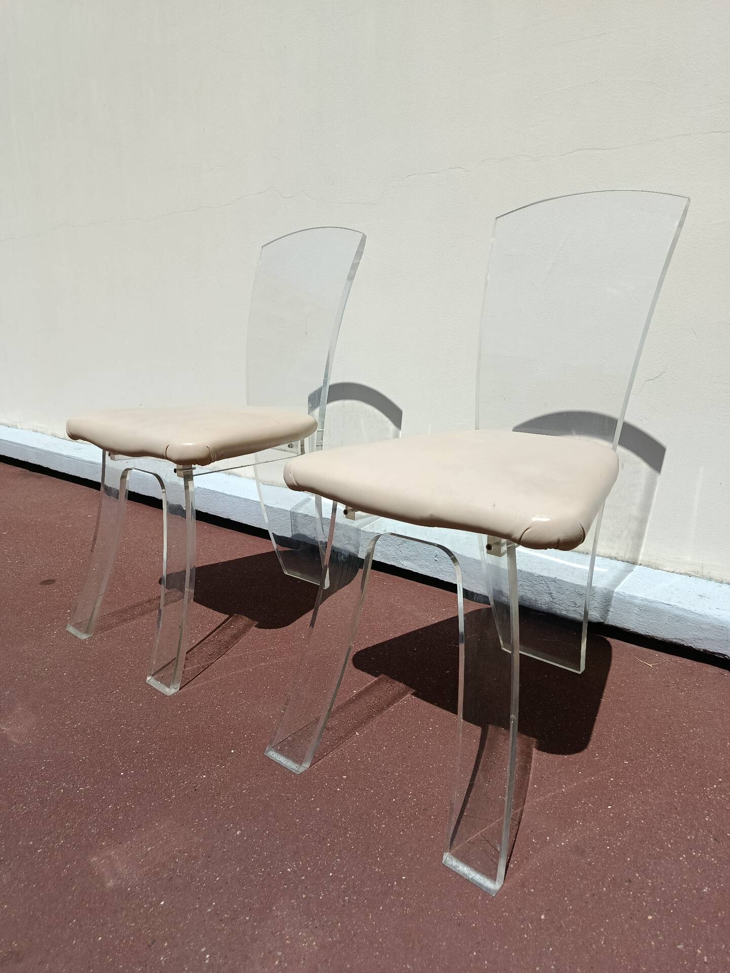 Chaises design en plexiglass Lucite annees 70