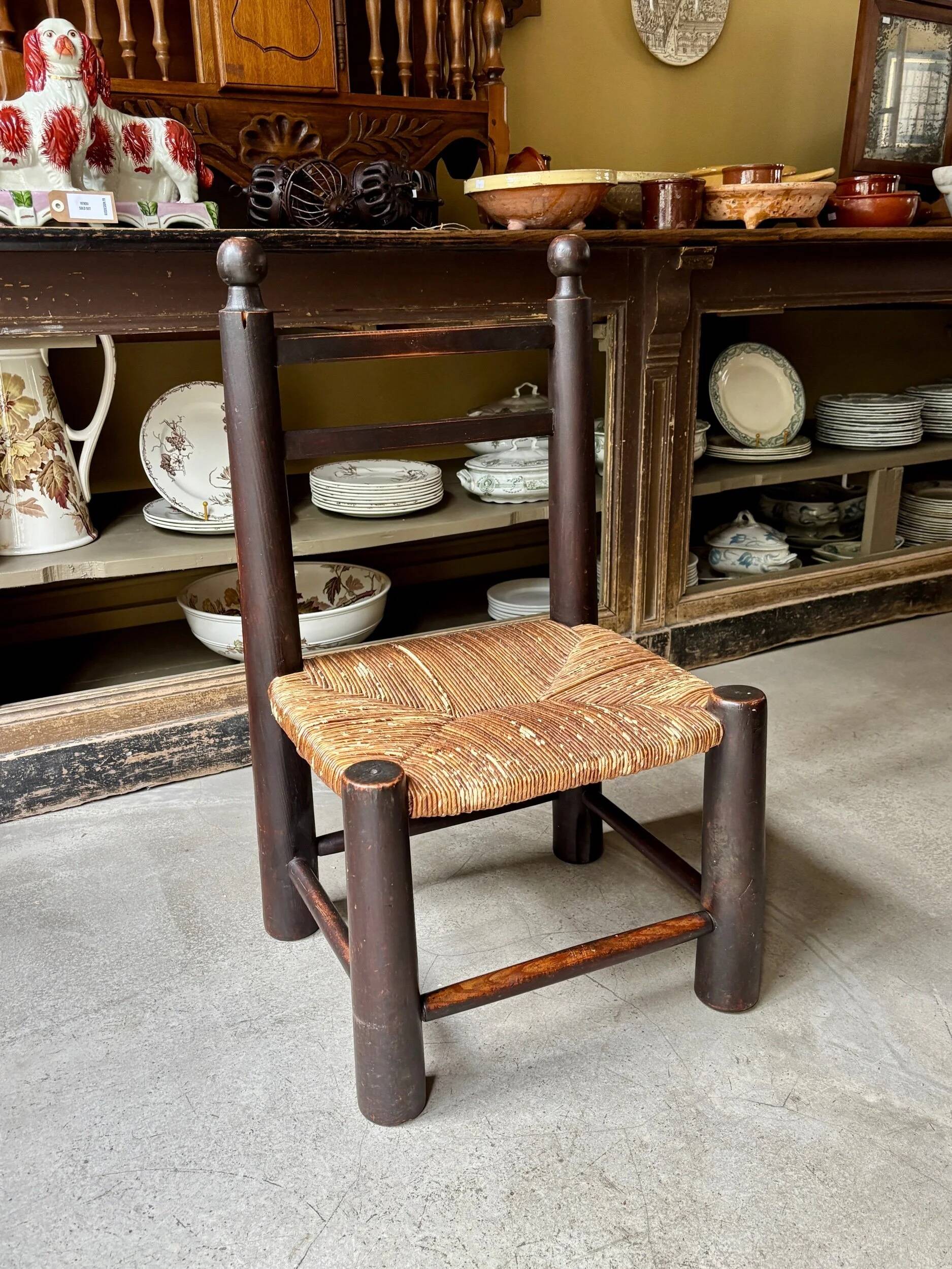 Chaise basse George Robert en bois et paille n°1
