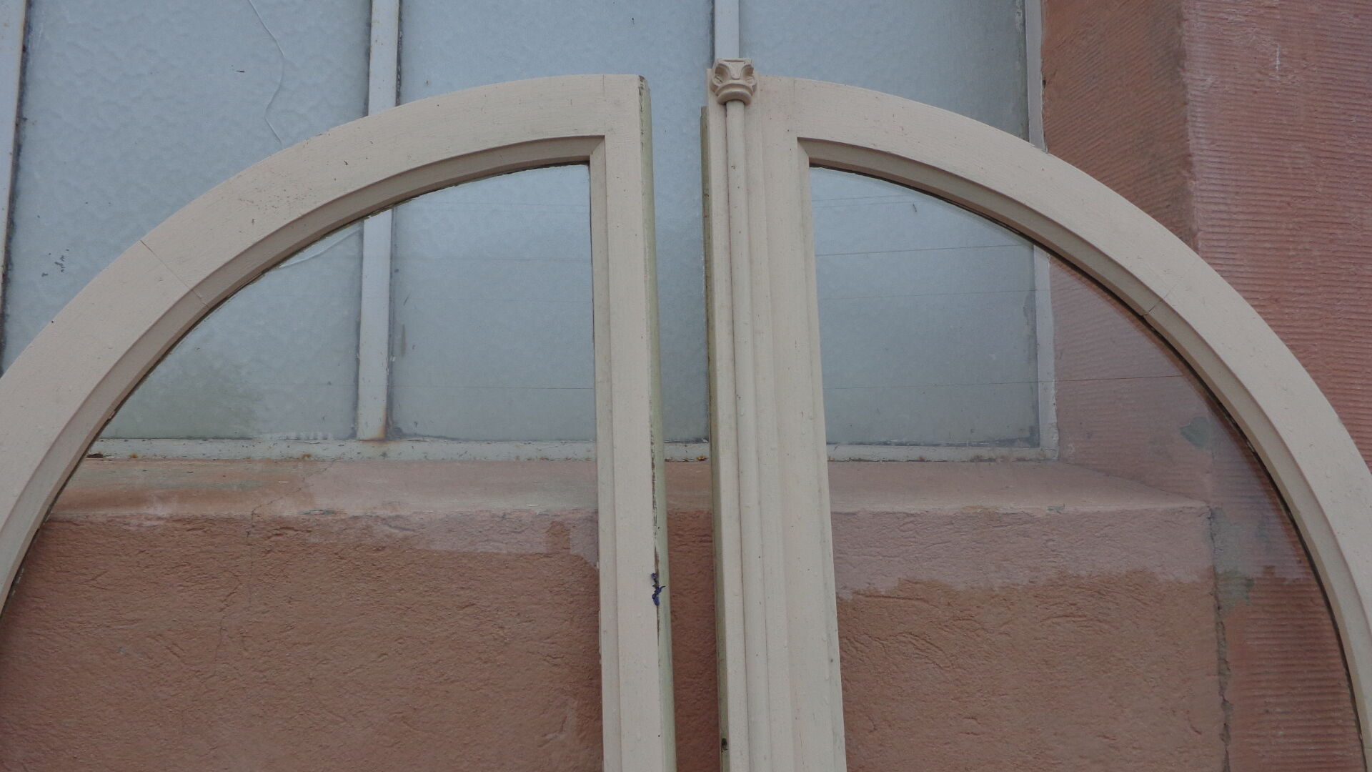 2 paires de fenêtres archées