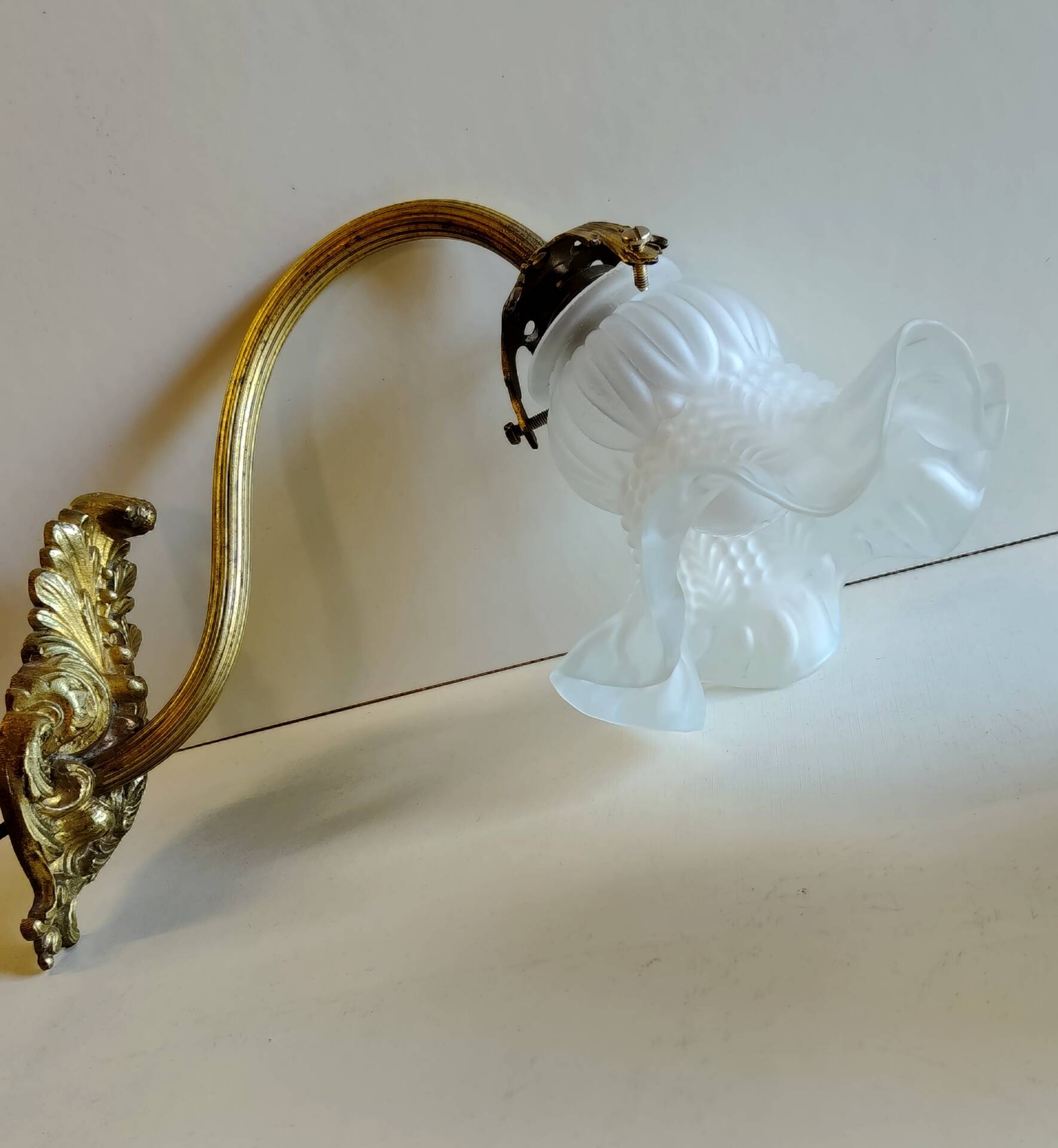 Swan neck wall lights in bronze and glass - early 20th century.