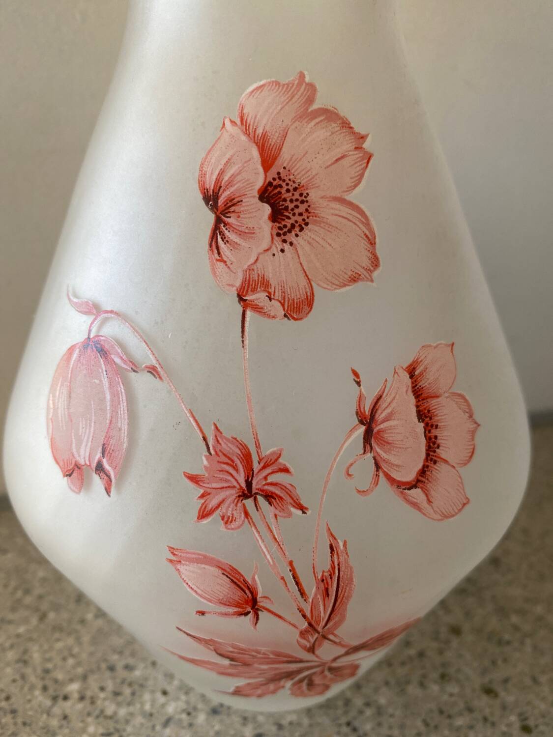 Vase kitsch avec décor floral