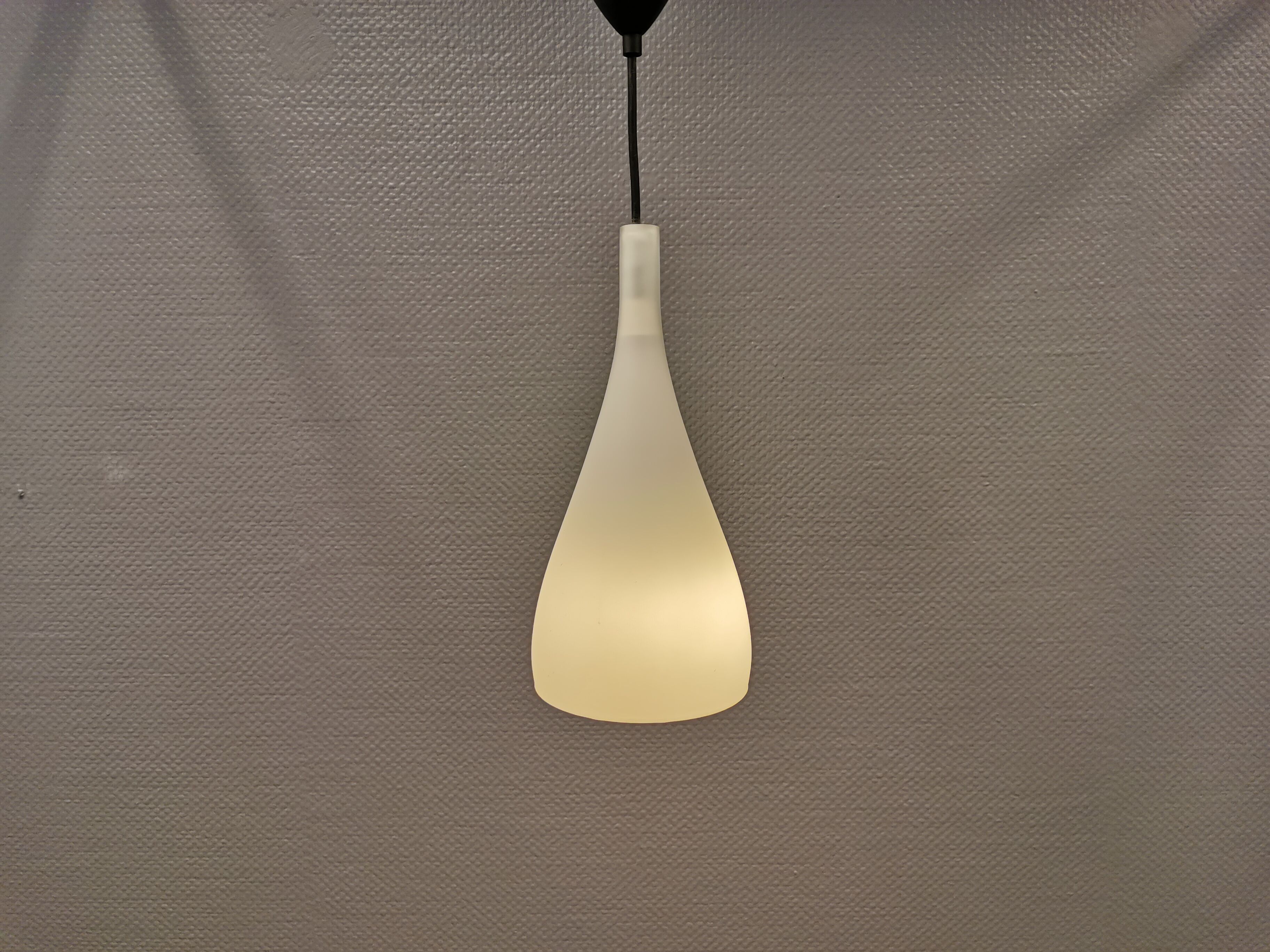 French hanging lamp in milky white glass, model Gin Fizz, produced by SCE.