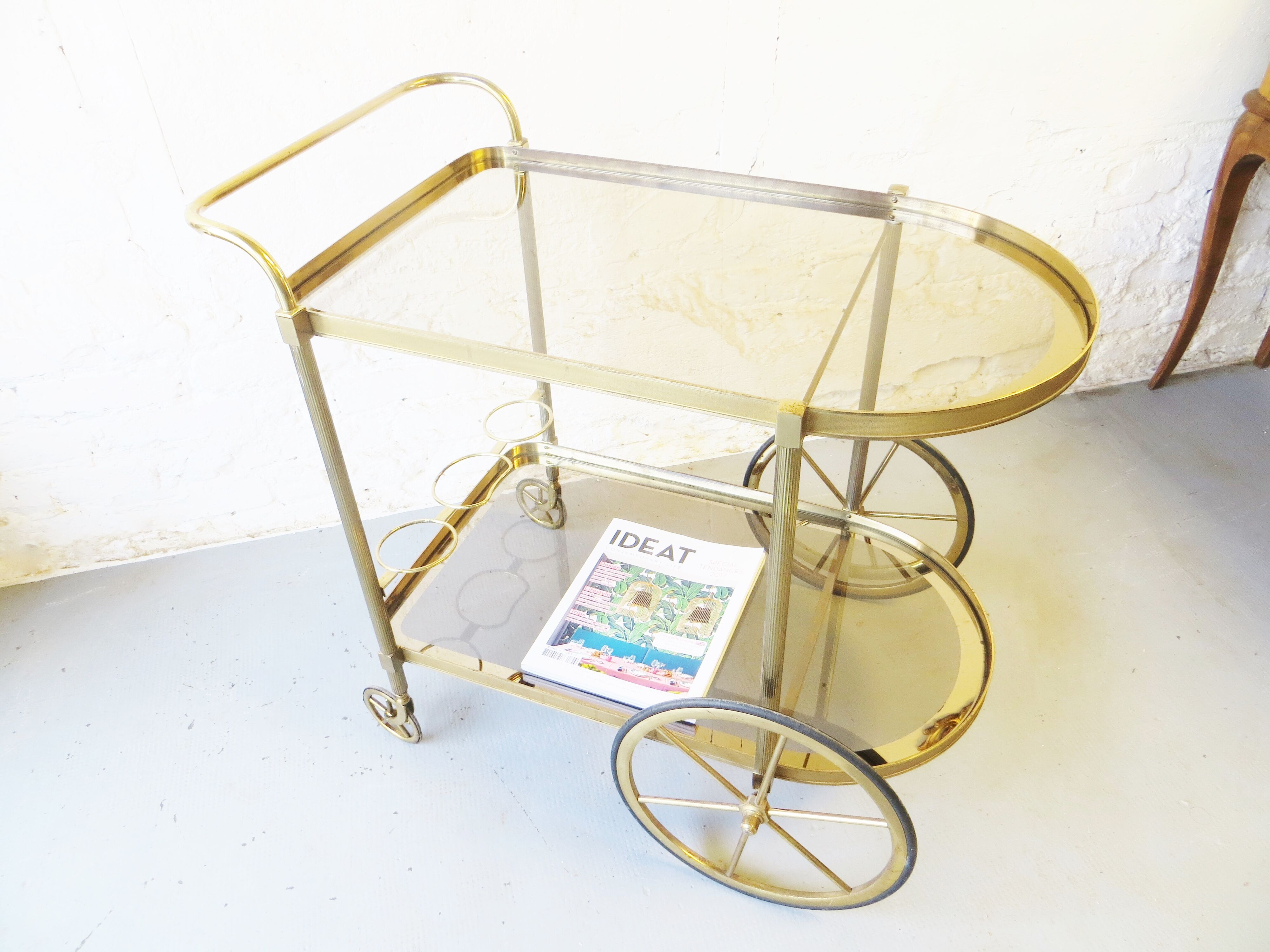Service or bar rolling 60s brass