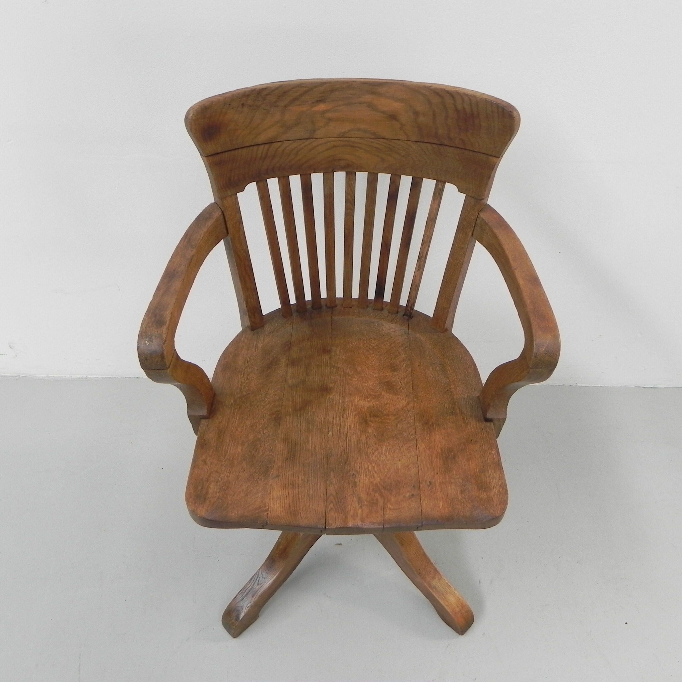 Oak office chair with spring mechanism and armrests