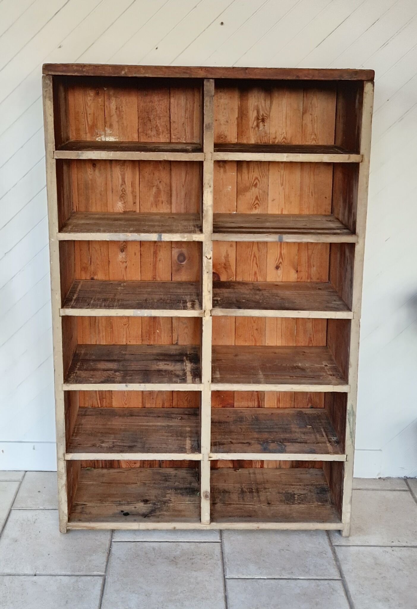 Meuble à case