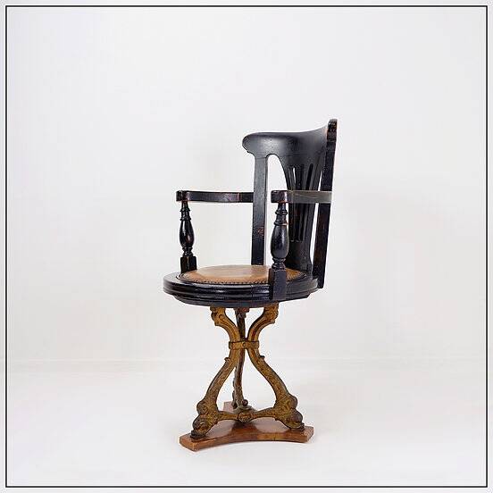 Chaise de paquebot en chêne teinté noir du 19e siècle