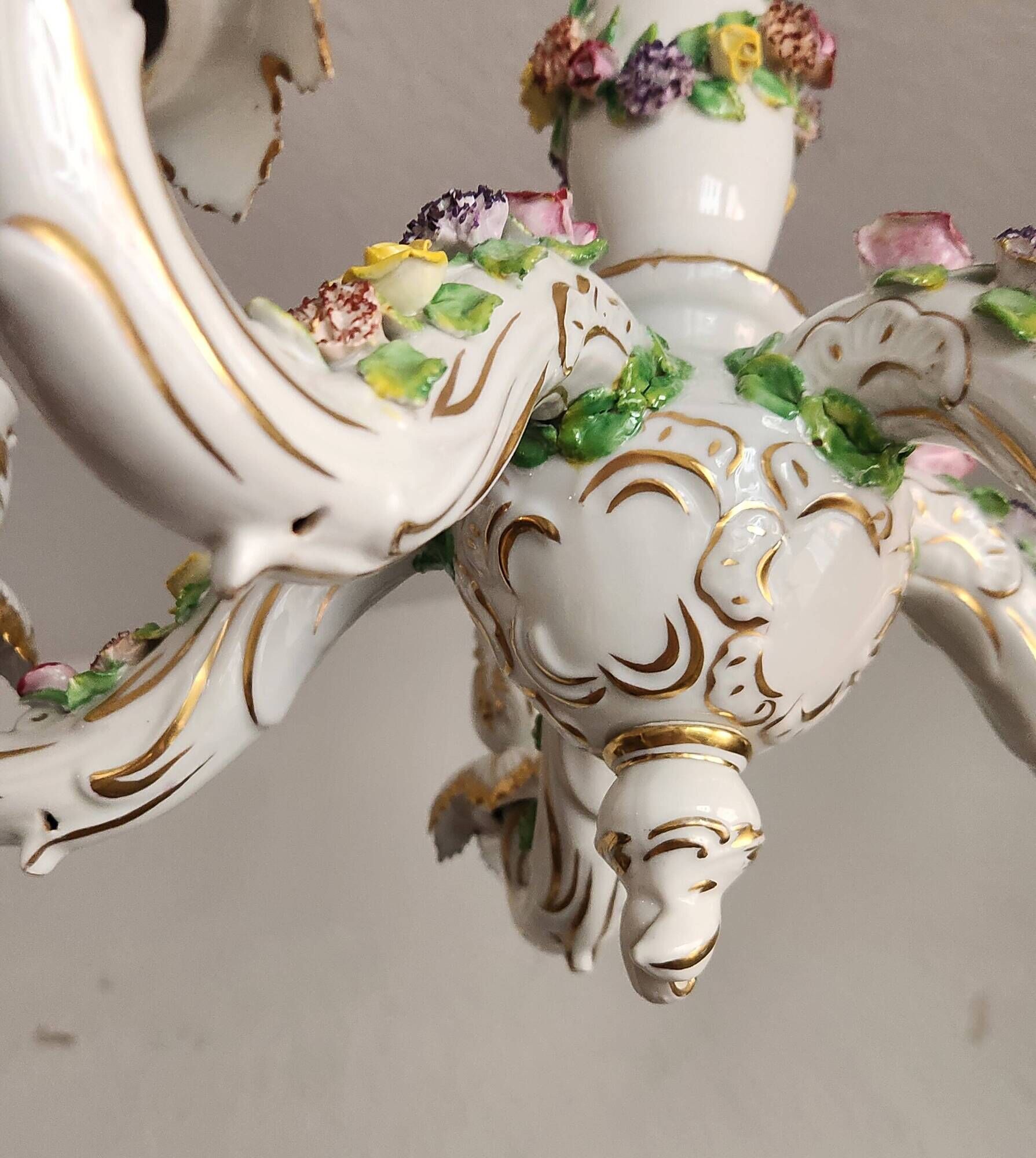 Handgeformt vergoldet vintage Porzellan Kronleuchter Capodimonte 1960er