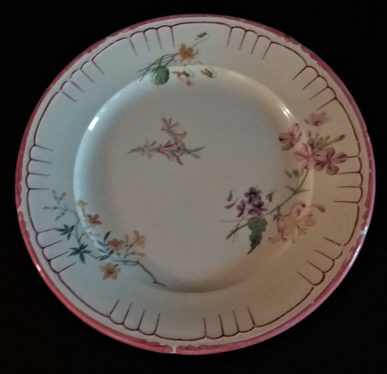 Flat earthenware plate by Choisy le Roi for Au vase étrusque Paris