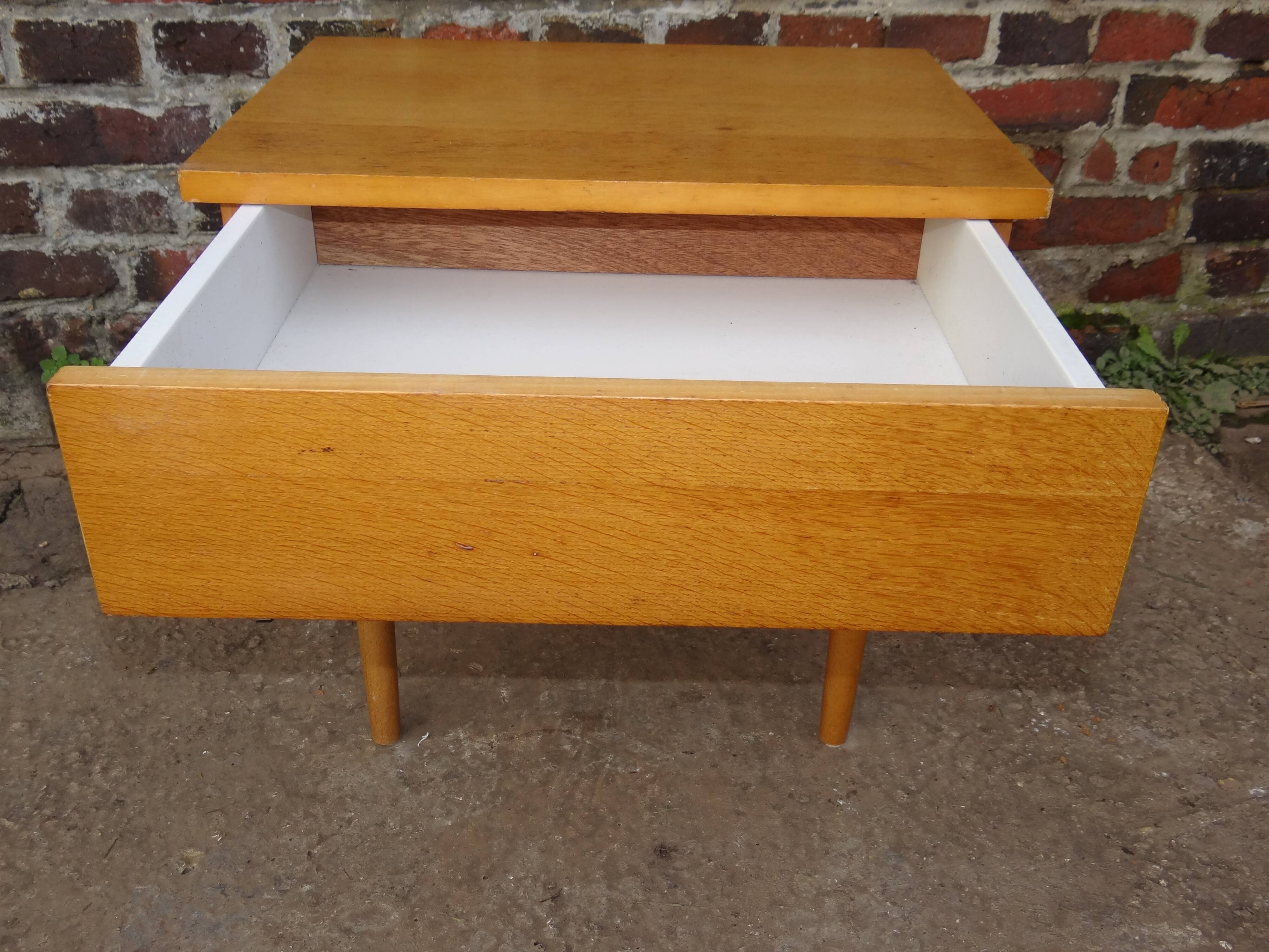 Chevet 1960 light wood feet spindle