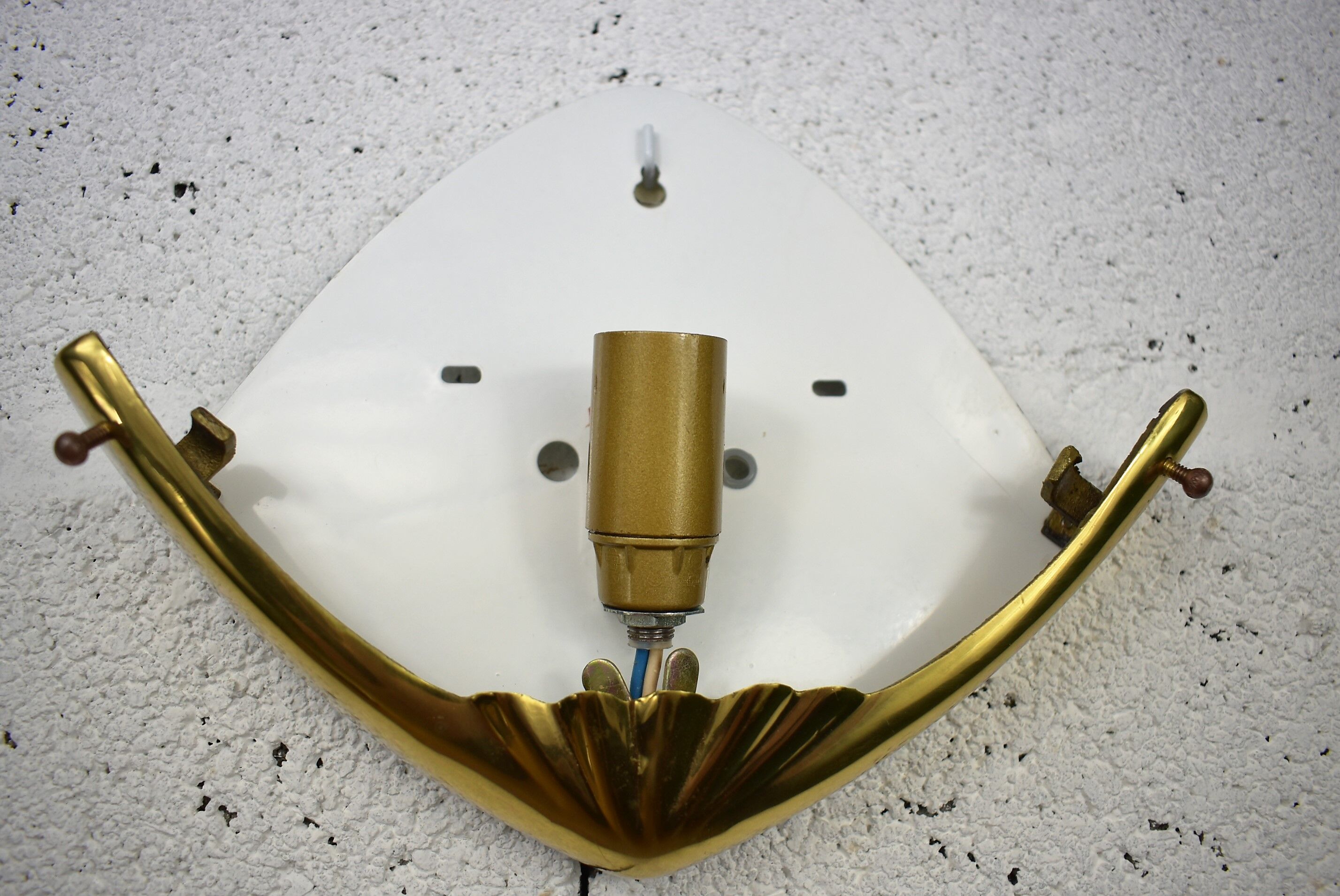 Applies shell shape, glass and brass.