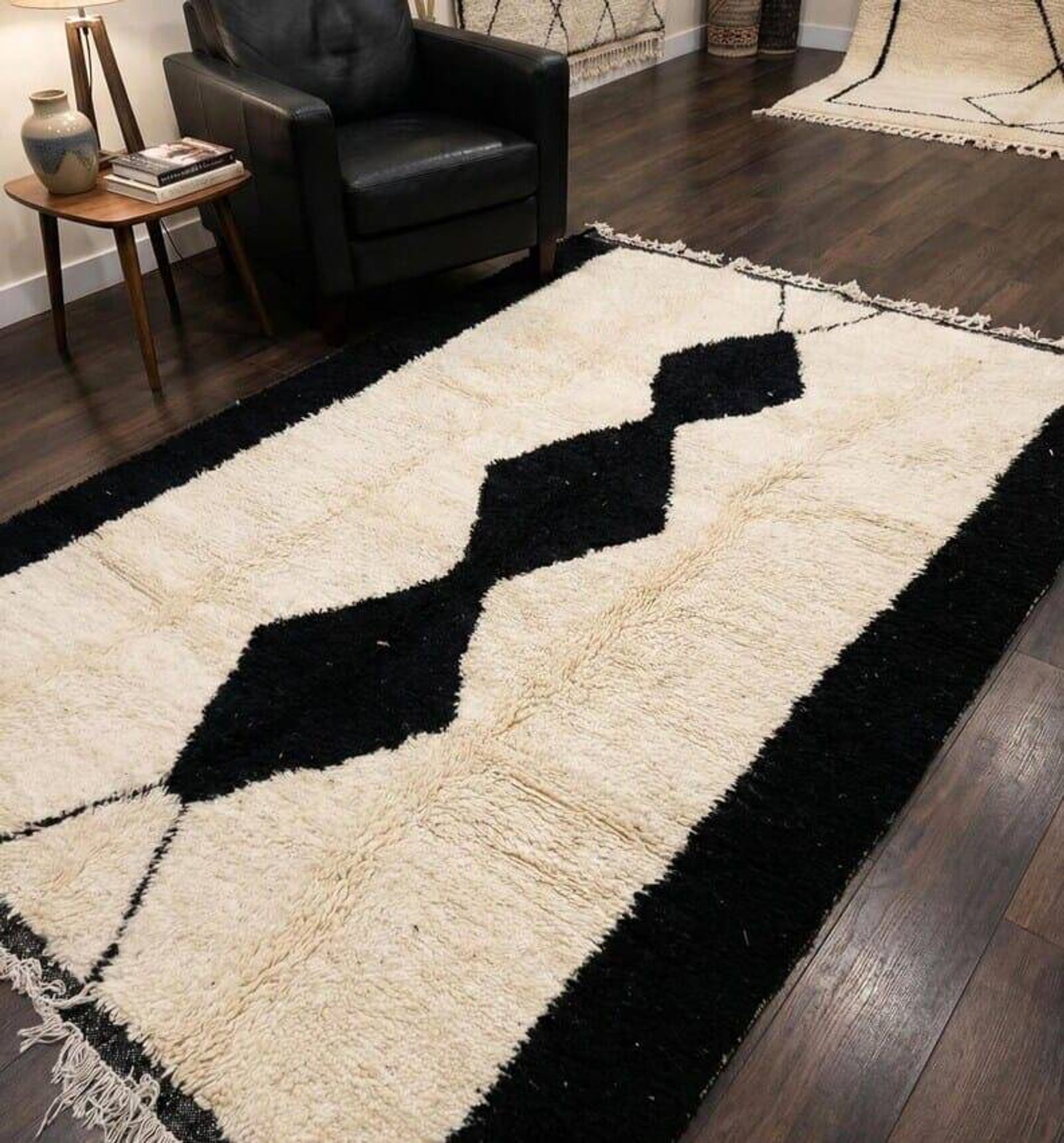 Handmade traditional artisan rug size 200/300 cm.