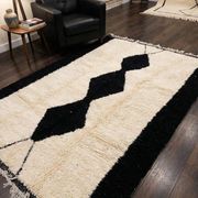 Handmade traditional artisan rug size 200/300 cm.