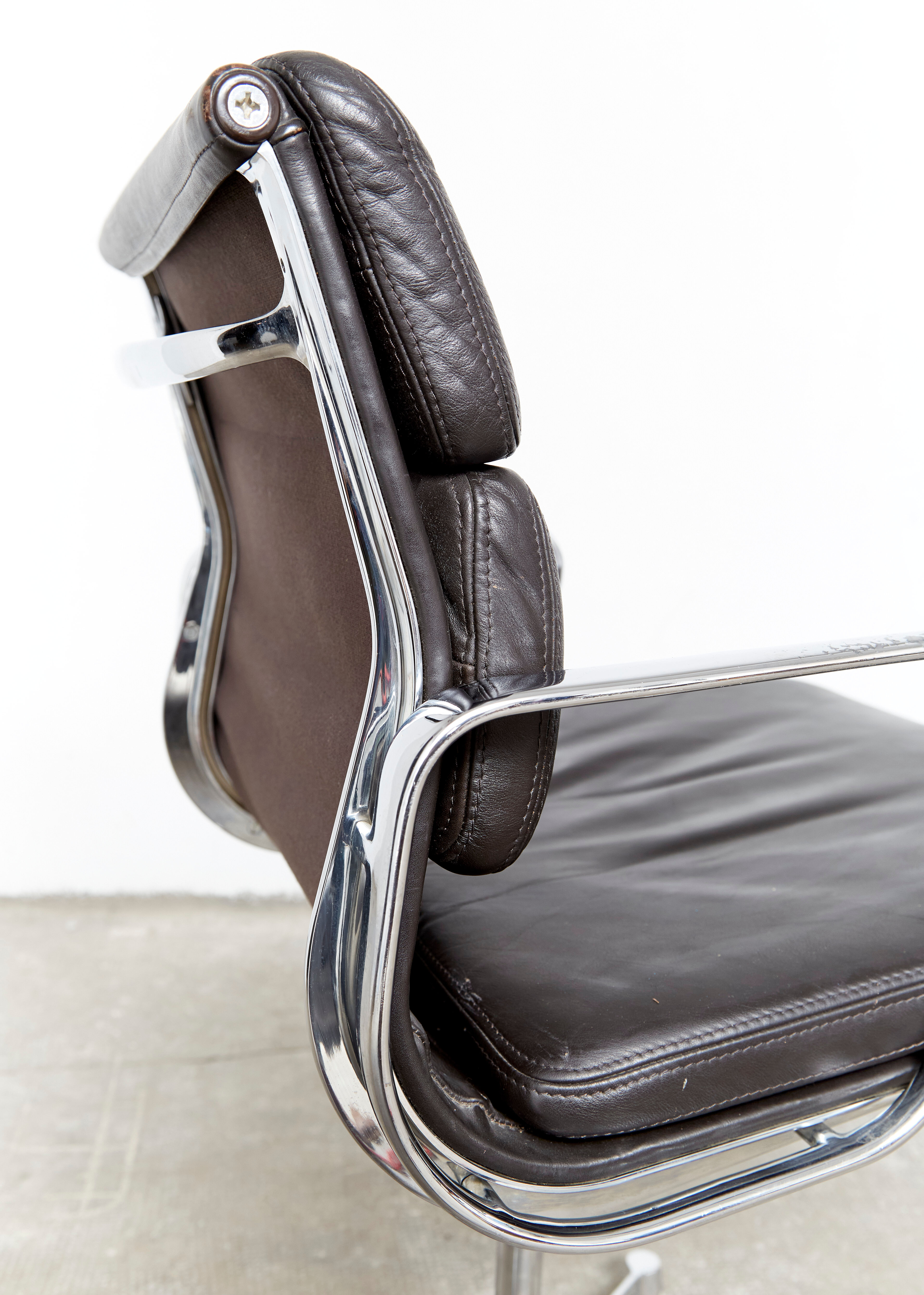 Charles & Ray Eames Soft Pad Chair EA 207 for Herman Miller