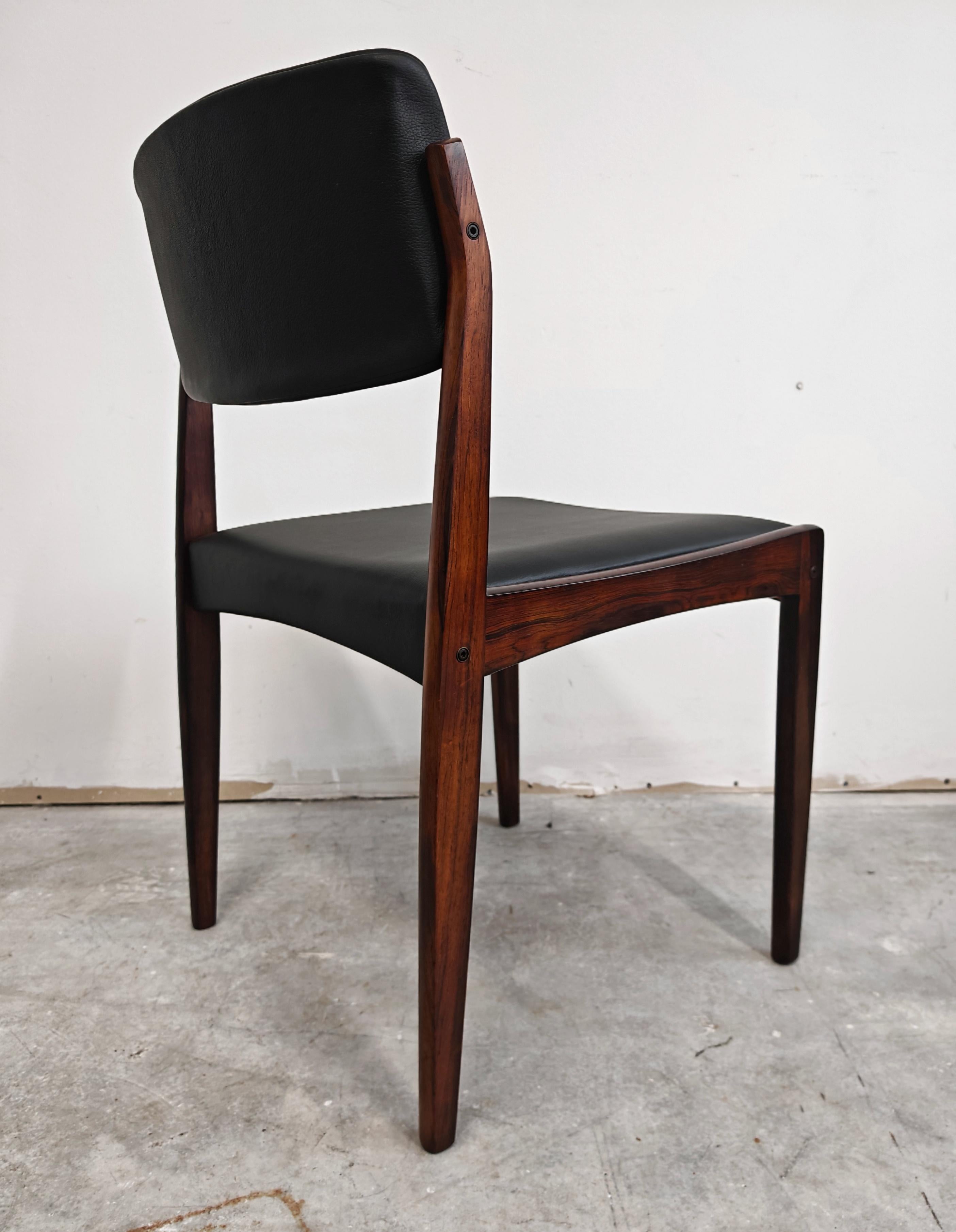Set of 6 Mid Century Modern chairs in rosewood and leather by Bramin.