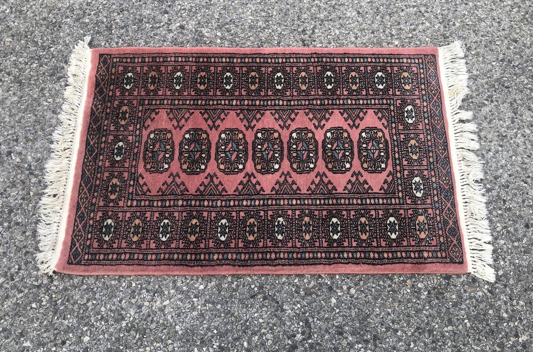 Oriental carpet Pakistan : 0.65 x 1.00 meters
