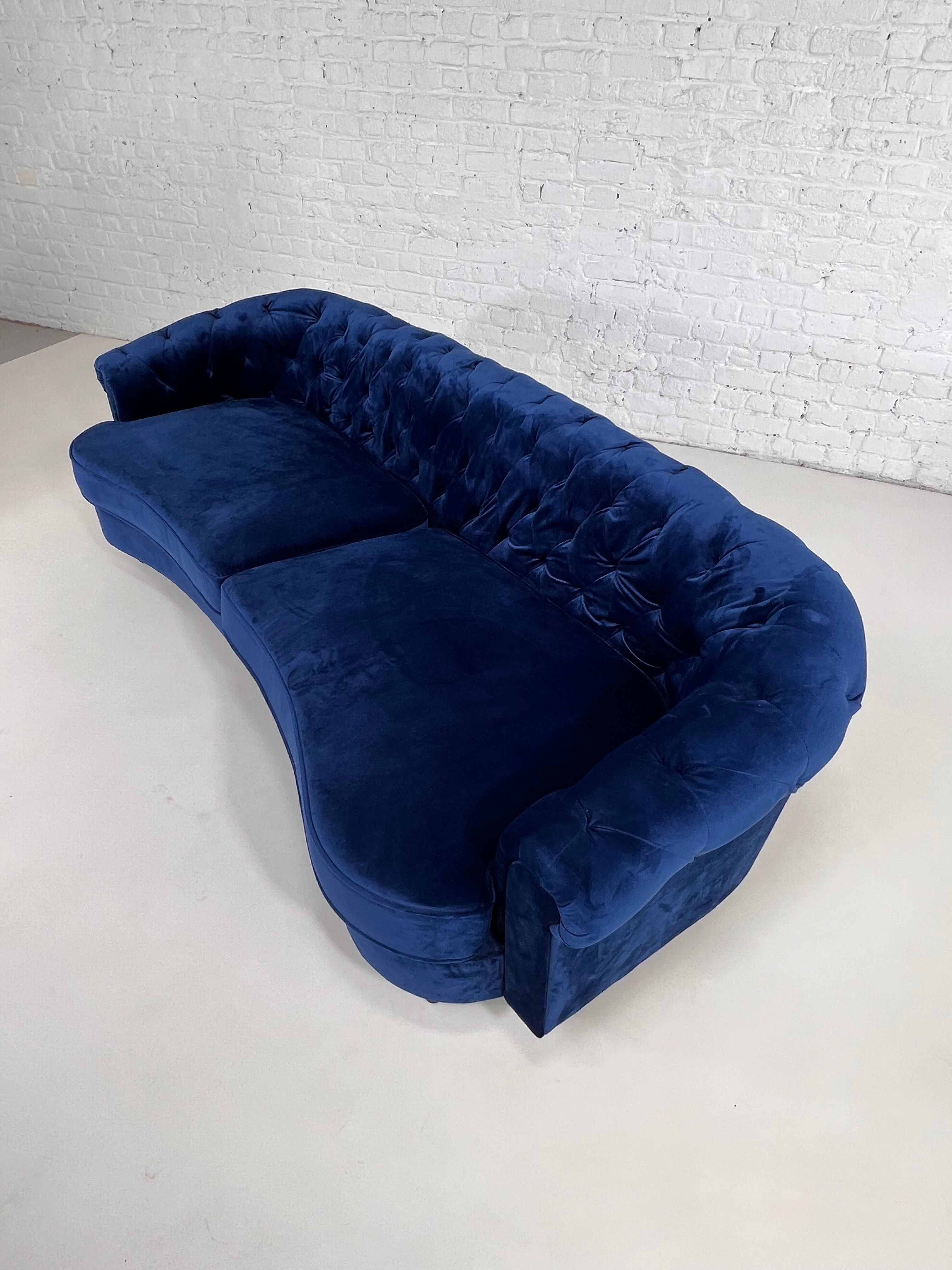 3-seater sofa type Chesterfield in blue velvet