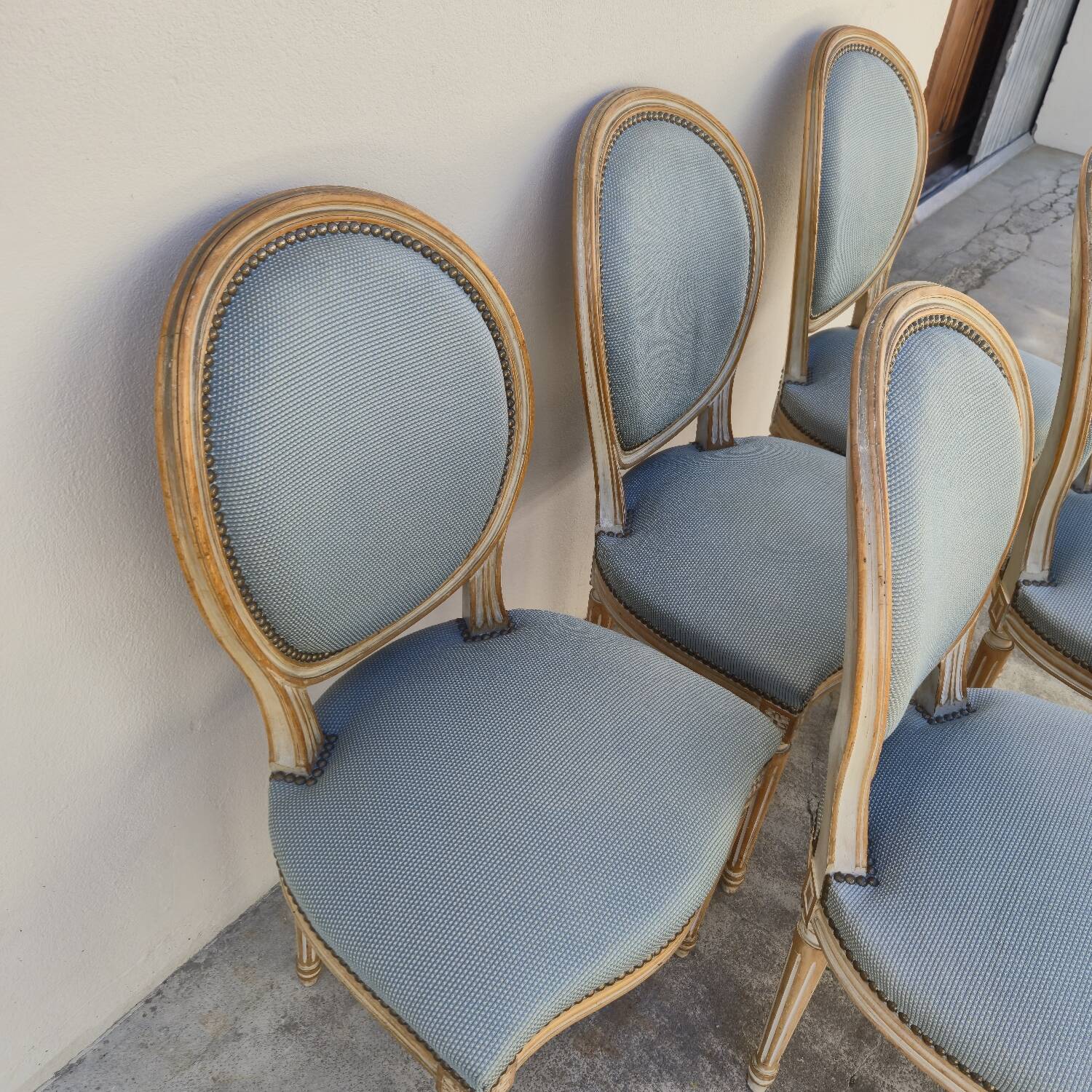 Set of 6 Louis XVI style chairs with antique patinated medallion