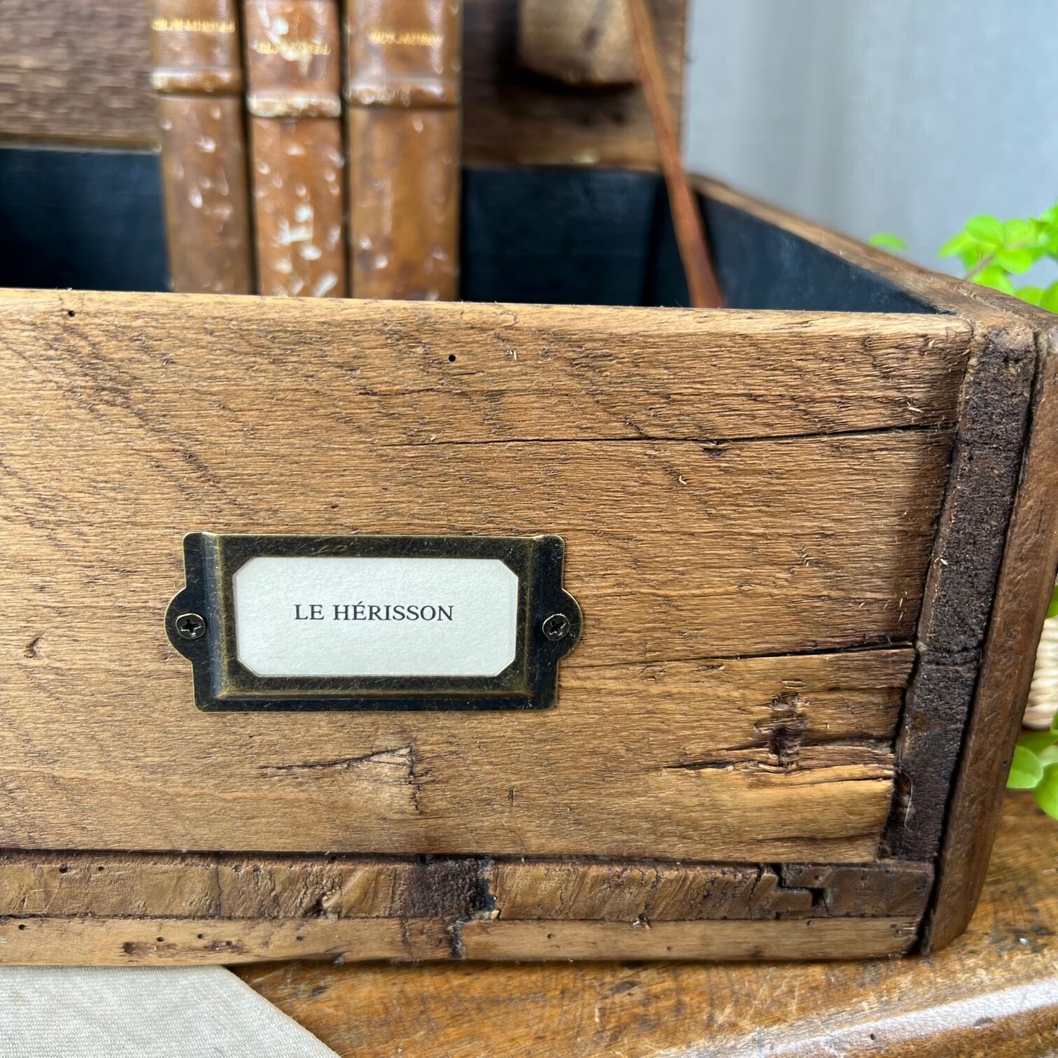 Raw wooden box “The weasel & the hedgehog”