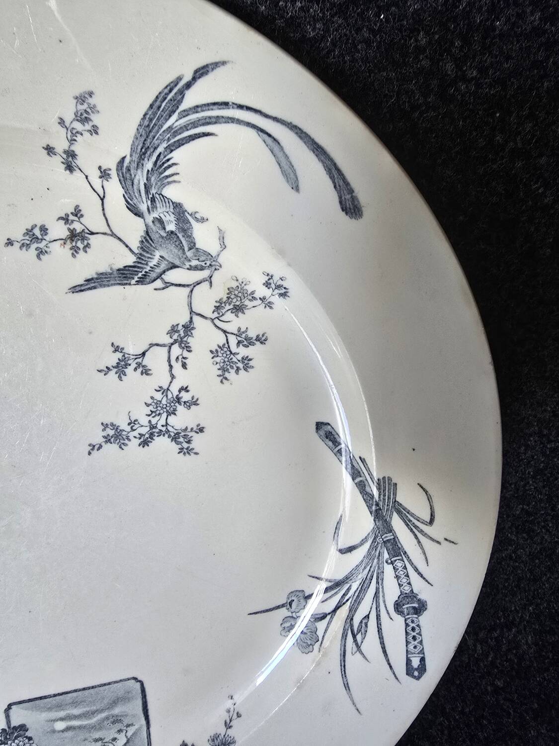 Large decorative plate in the Japanese style, late 19th century.