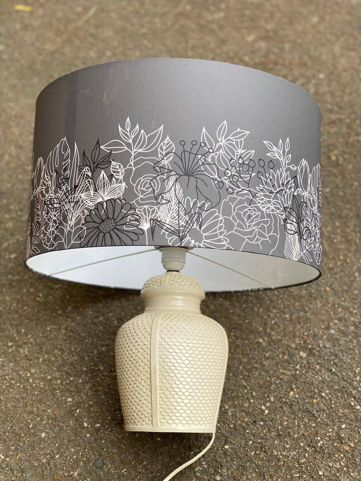 Italian lamp in white ceramic, known as bamboo with a crocodile effect