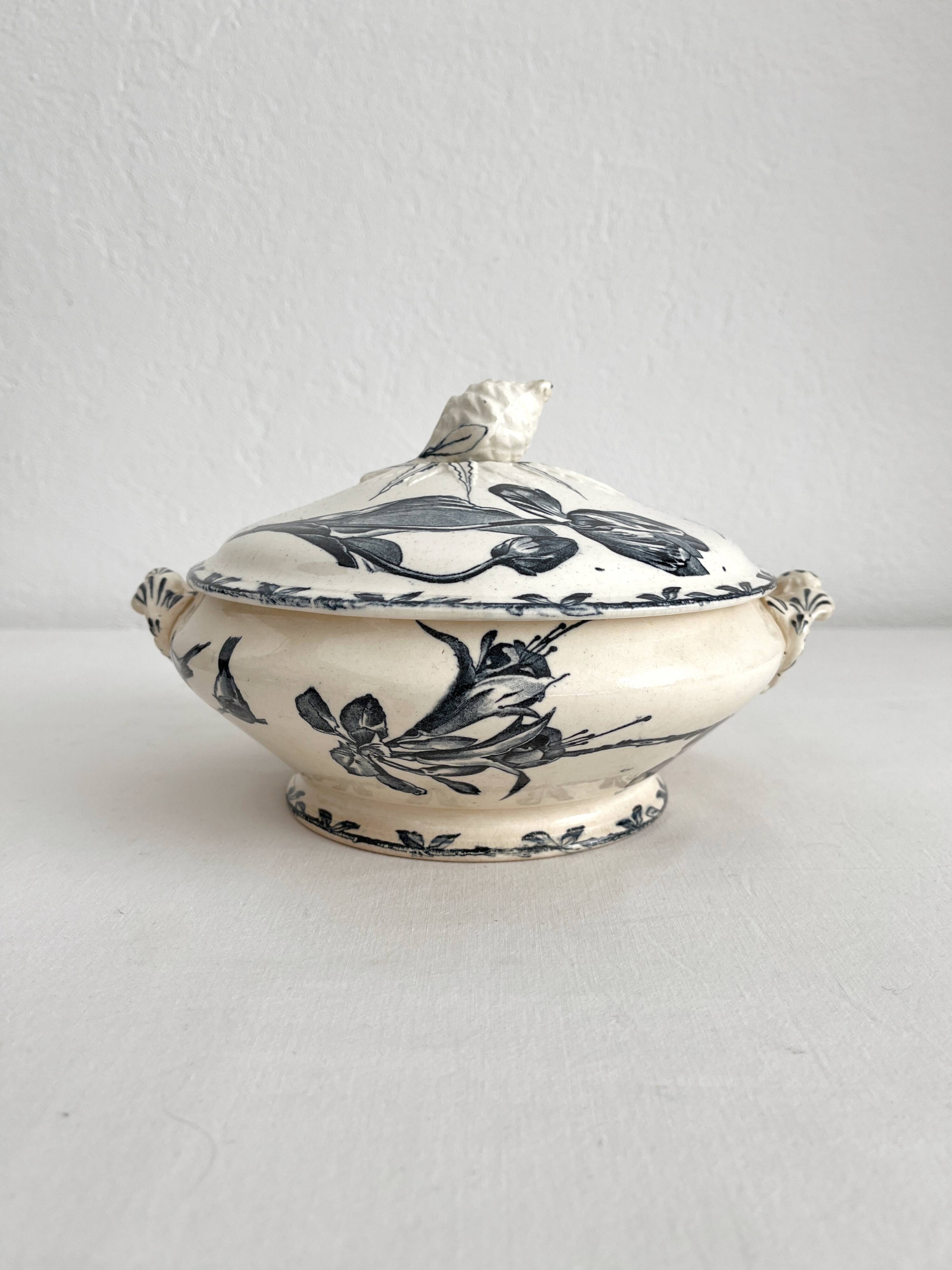 Ironstone tureen, "Oxford" Choisy le Roi