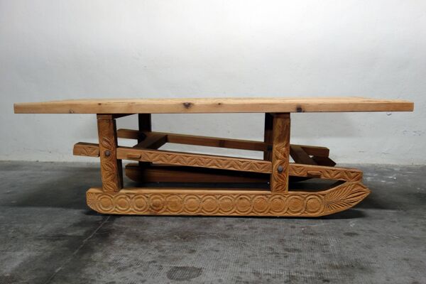 Grande table basse luge sculptée XIXème art populaire, France