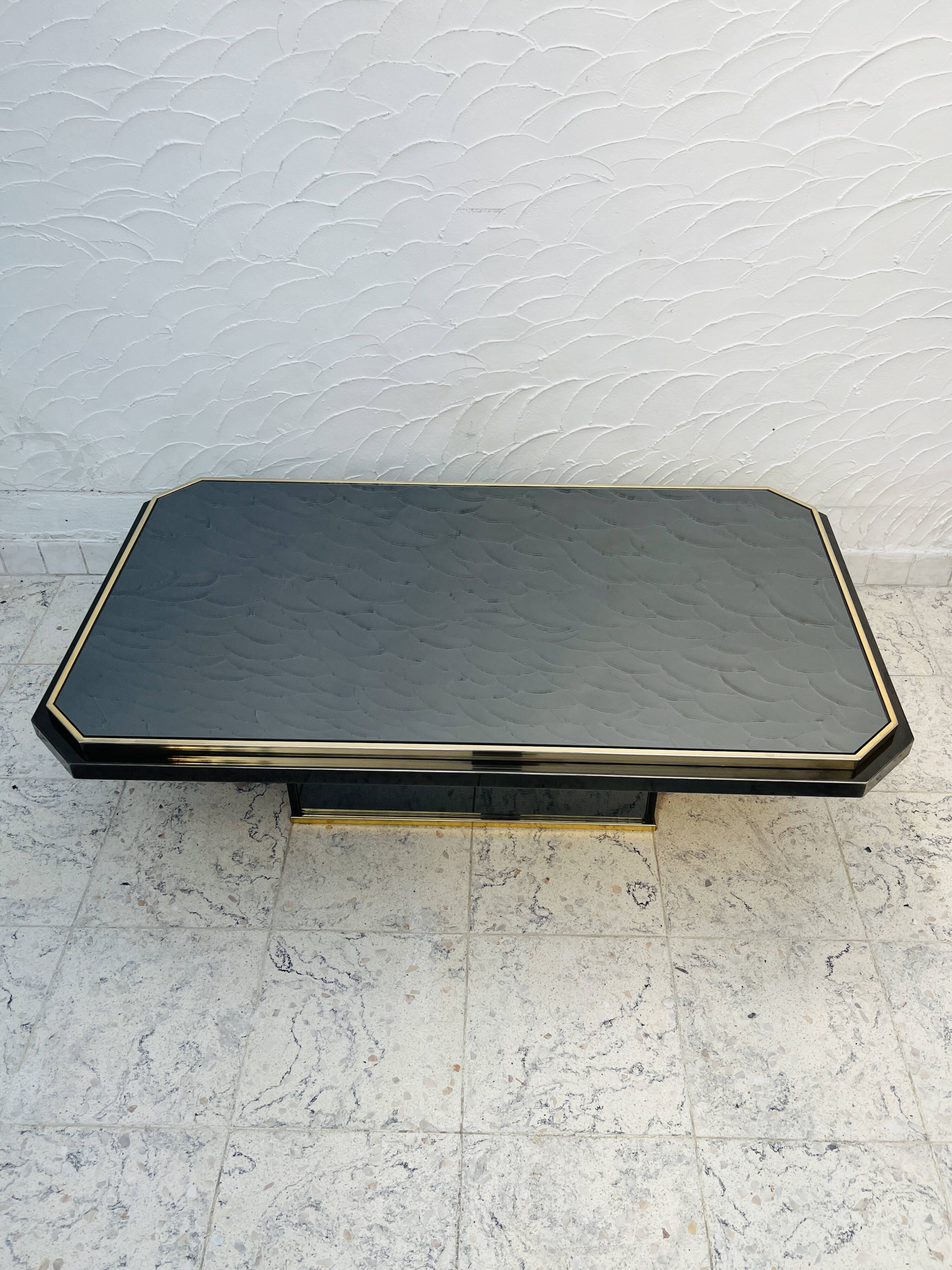 Table basse bicolore en laiton et miroir noir par Fedam