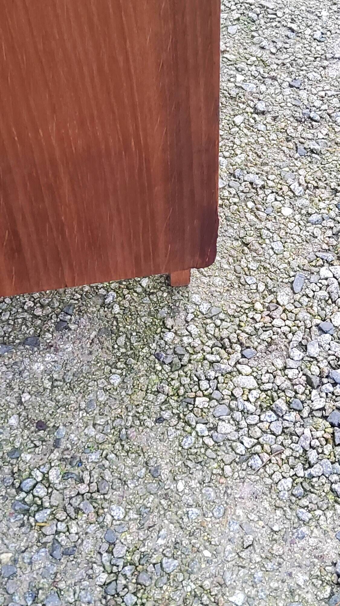Vintage golden oak chest of drawers with 4 spindle feet from the 1950s