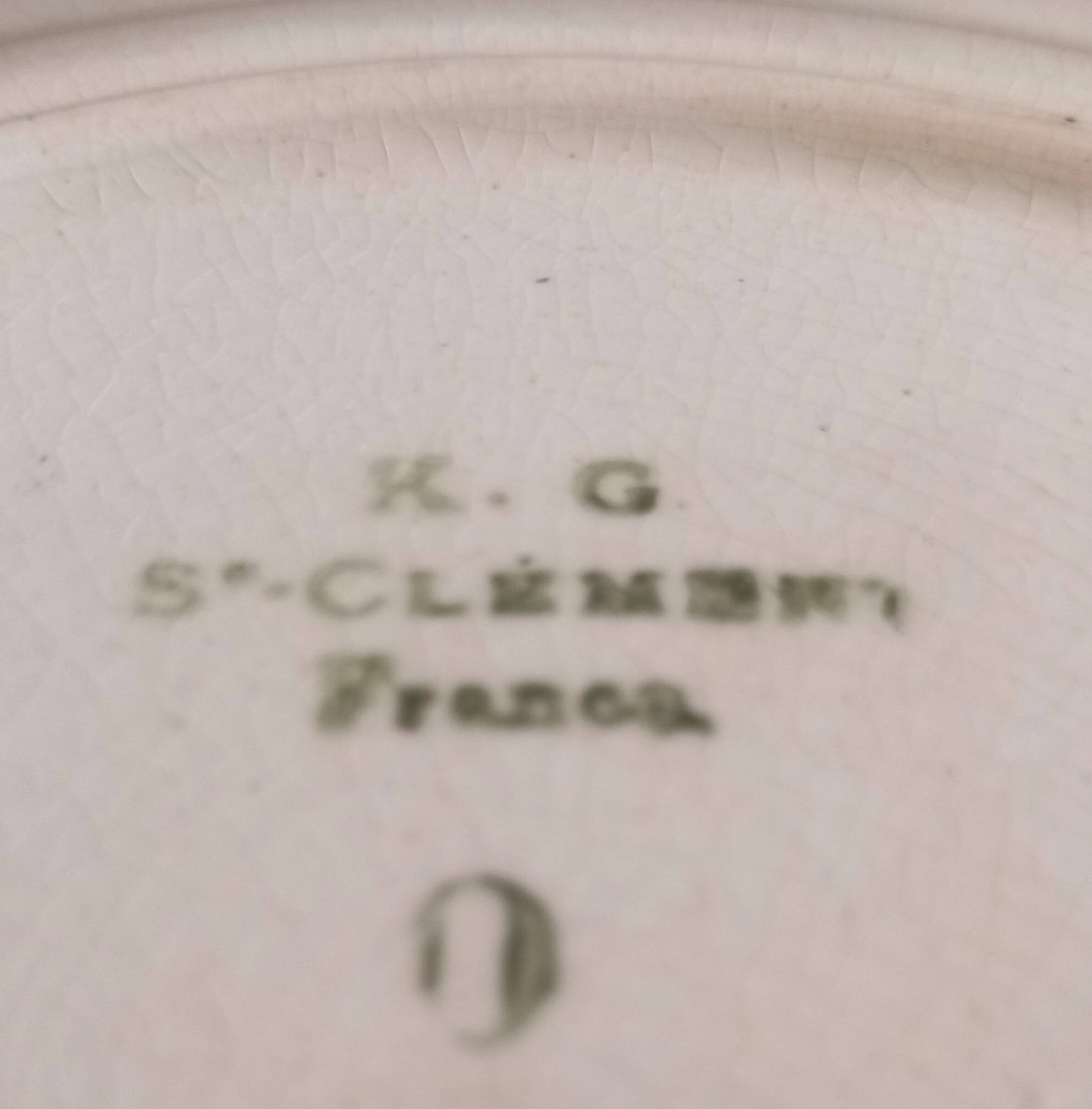 Old St-Clément barbotine plate