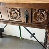 Baroque Spanish console table in carved walnut, 17th-18th century.