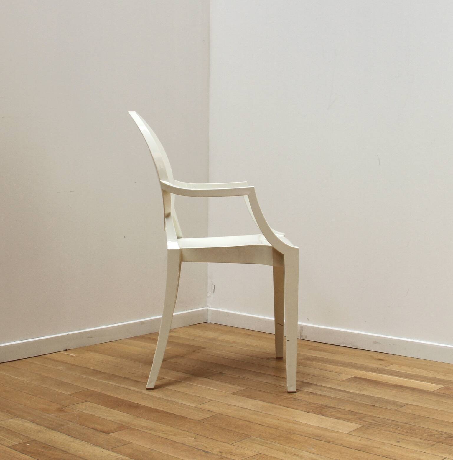 Chaise Louis Ghost, Philippe Starck