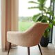 2 fauteuils en tissu bouclé blanc et orange, 1960