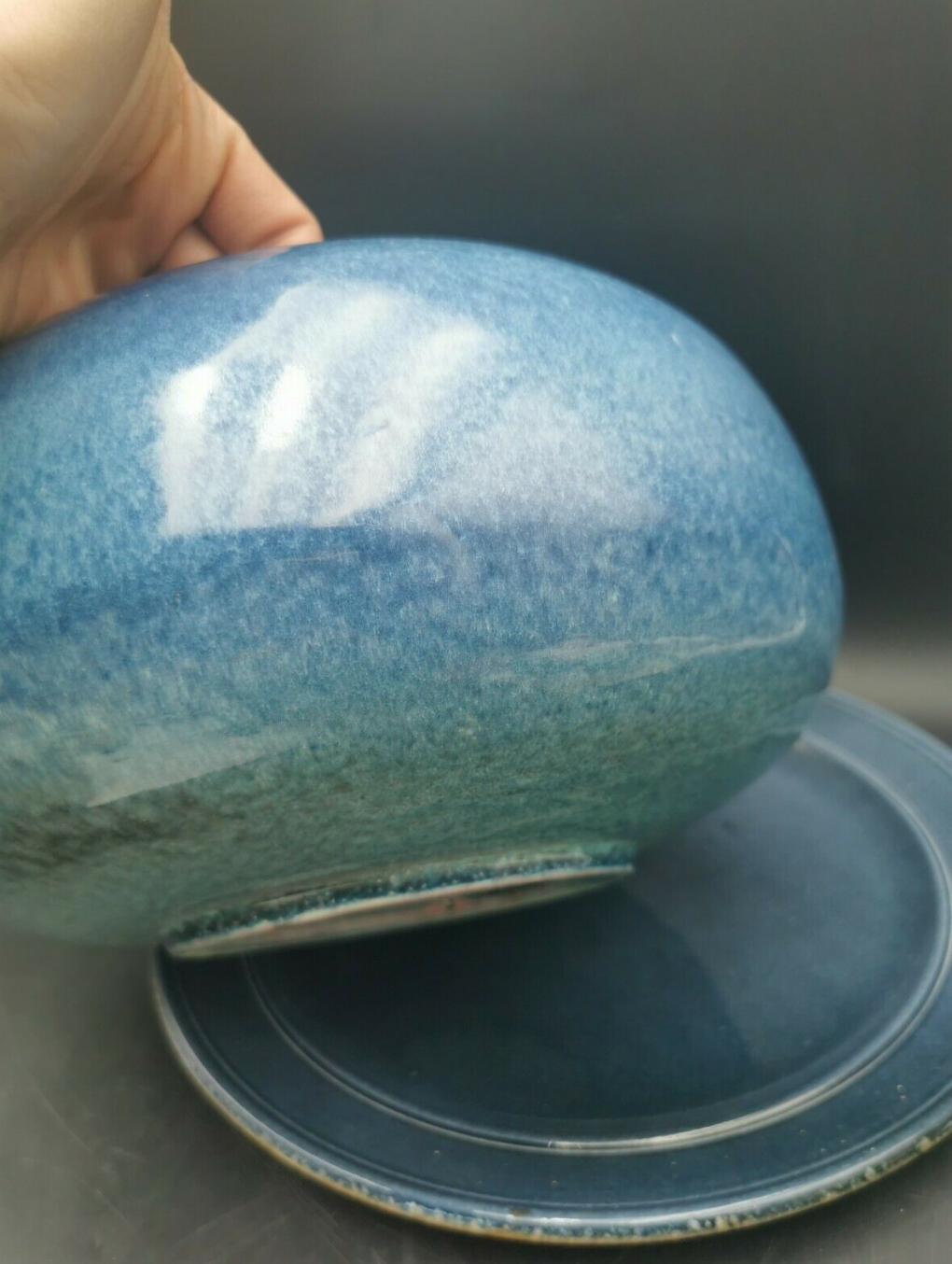 Blue ceramic bowl and its undercut