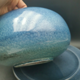 Blue ceramic bowl and its undercut