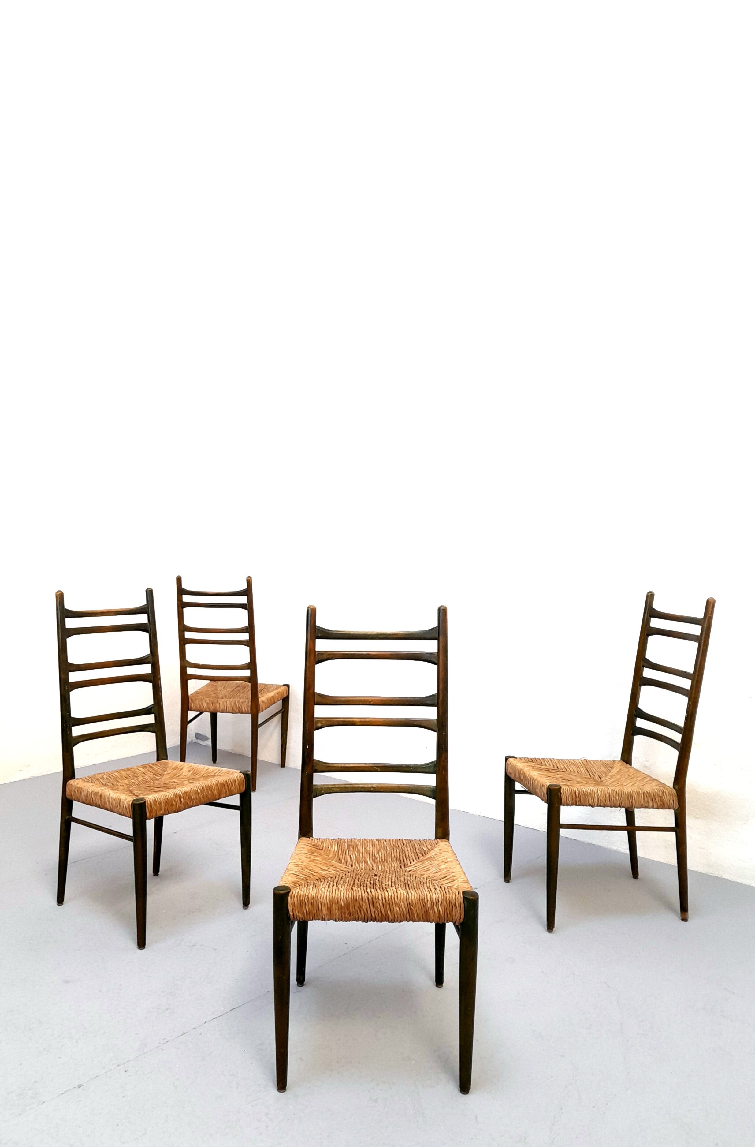 Série de 4 chaises italiennes à dossiers hauts vintage des années 50