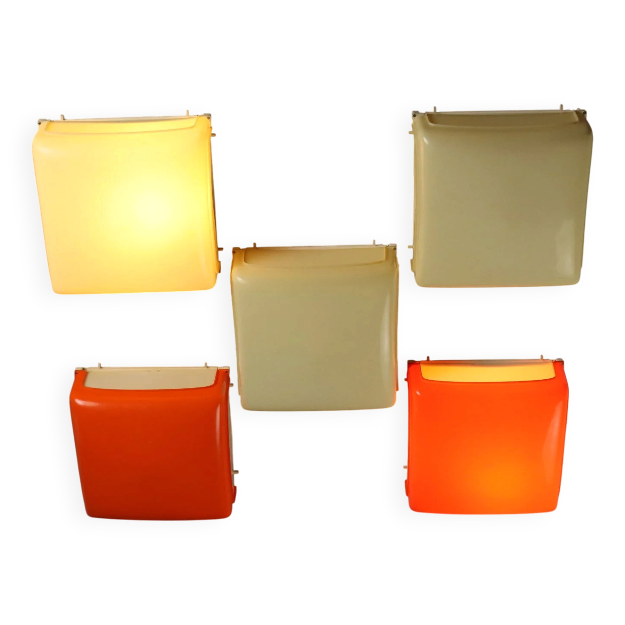 Artemide Cnosso lamp in coloured plastic, designed in Italy in the 1960s-70s.