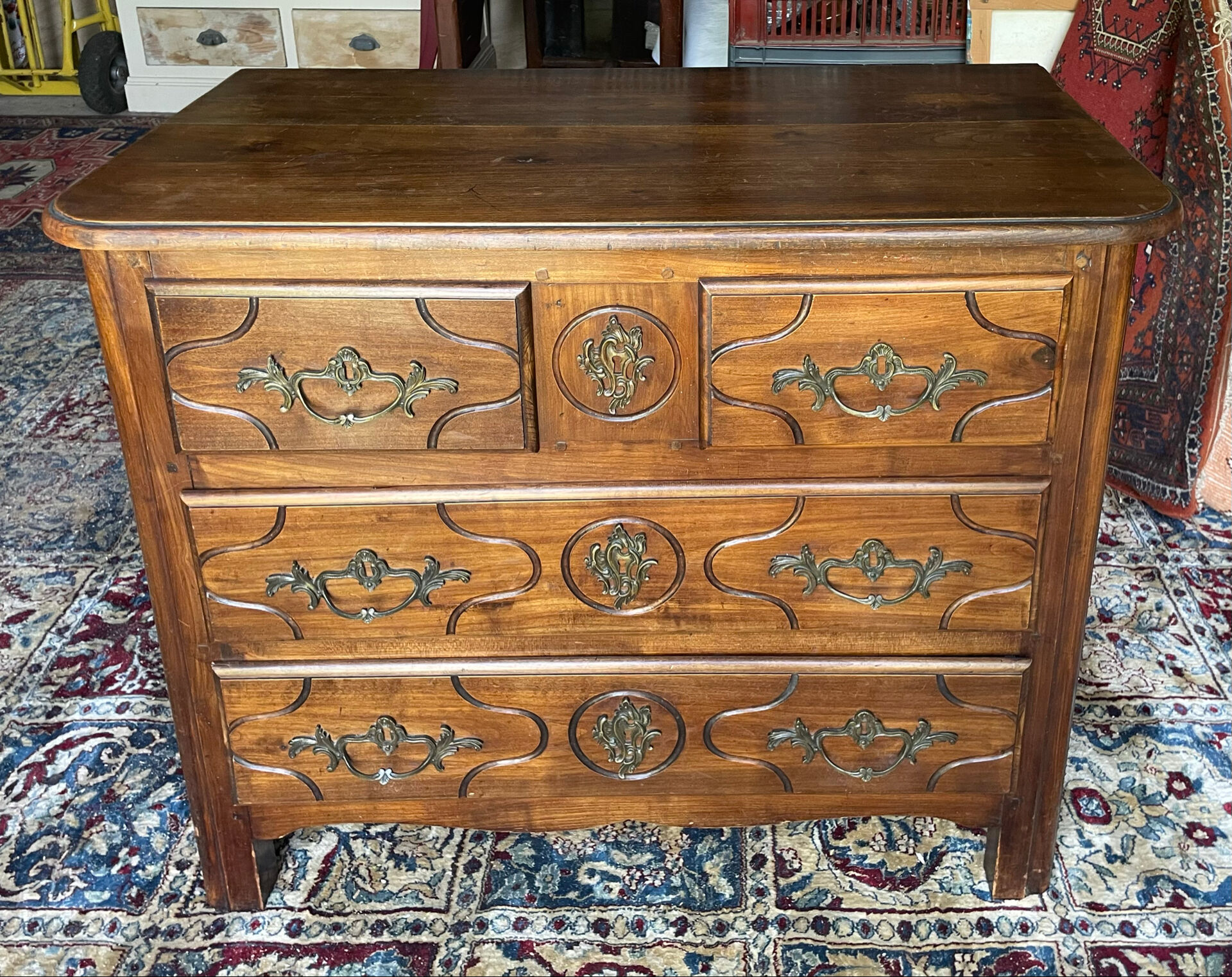 Neoclassical chest of drawers