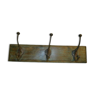 Wears wooden and cast iron school coats