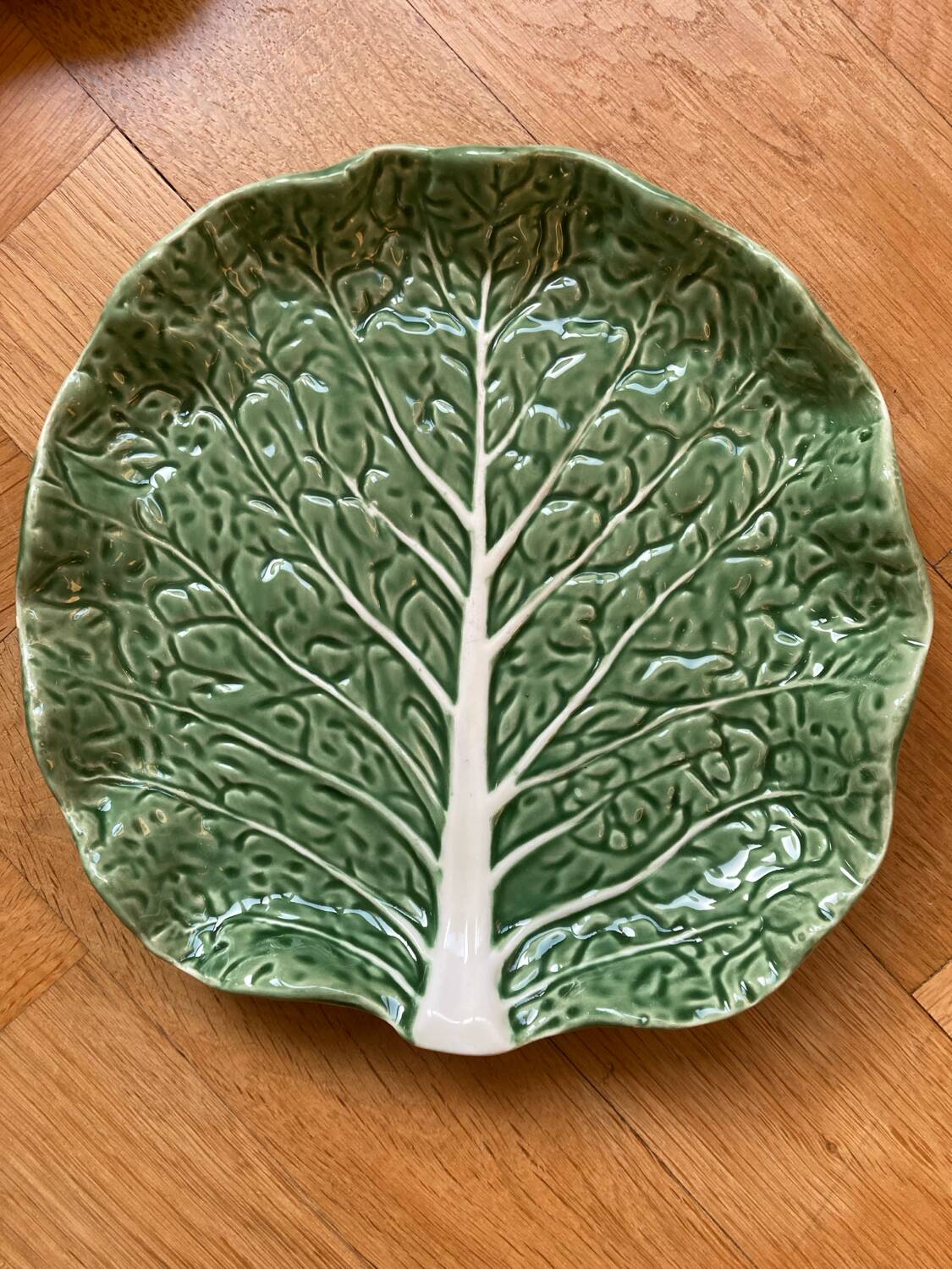 Cabbage leaf dessert plates