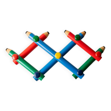 Armoire vintage Pierre Sala : bois peint, porte-crayon Memphis, extensible, bleu/rouge/vert, sept boutons.